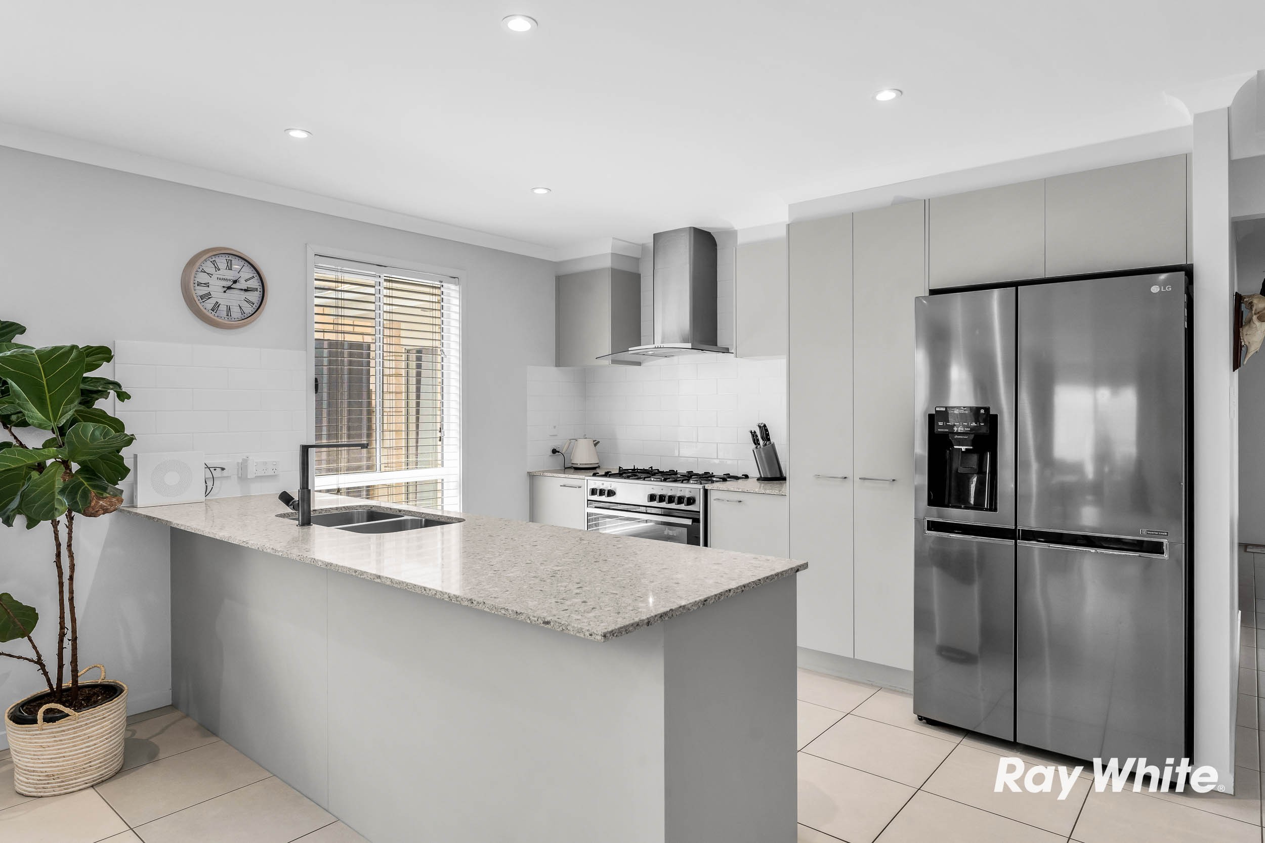 8 Irma Circuit, Park Ridge, QLD 4125