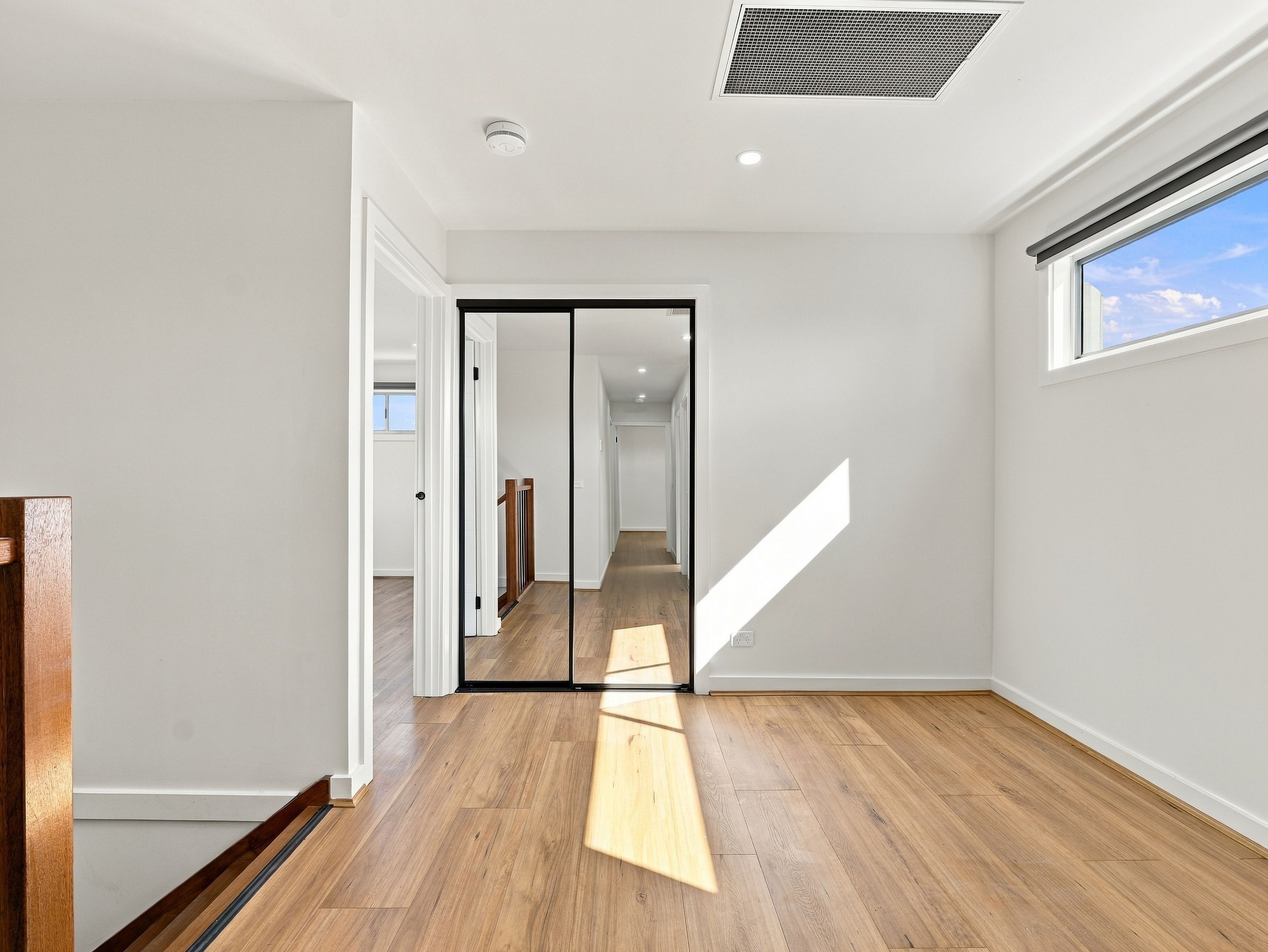 2/10 Davern Court — photo 8 of 25