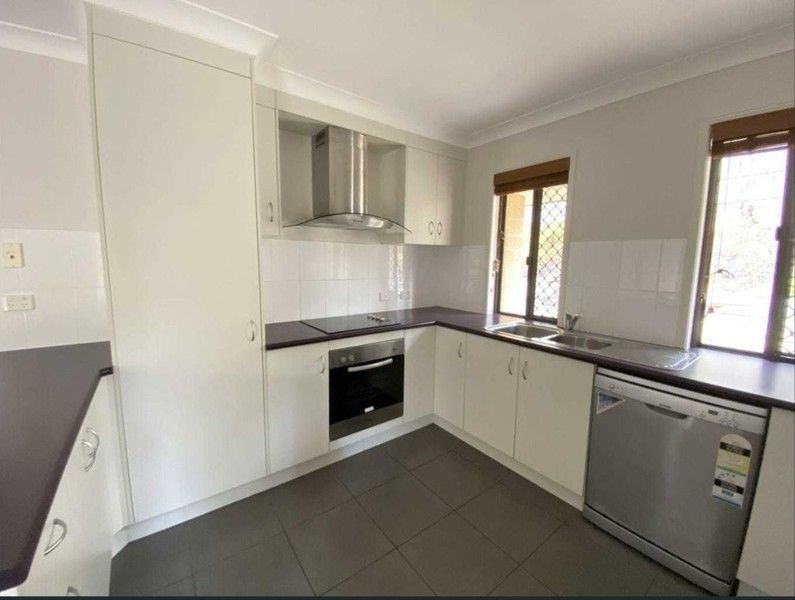 17 Eastwood Street, West Gladstone, QLD 4680