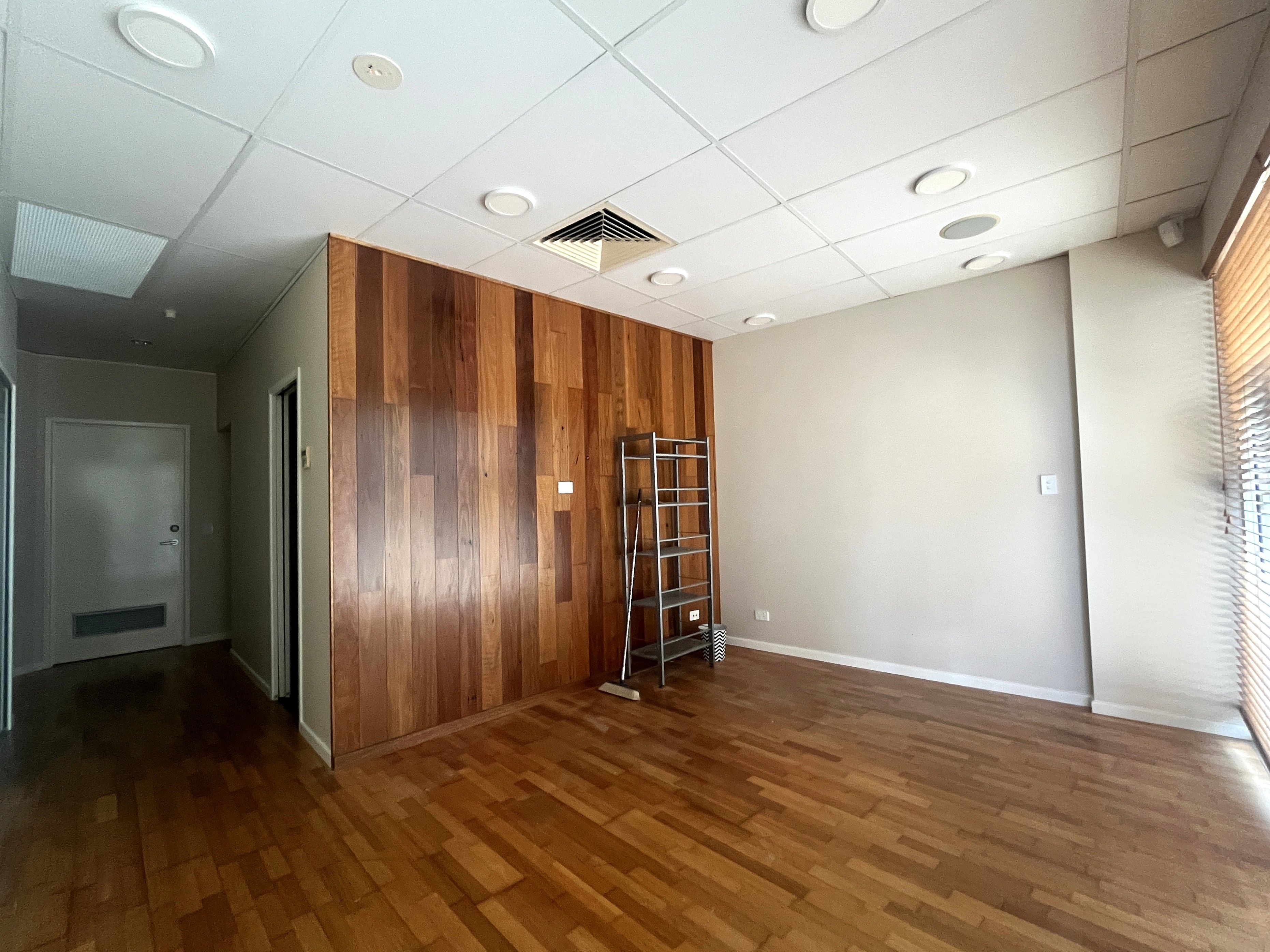 Office 4 - 18/121 Shute Harbour Road, Cannonvale, QLD 4802