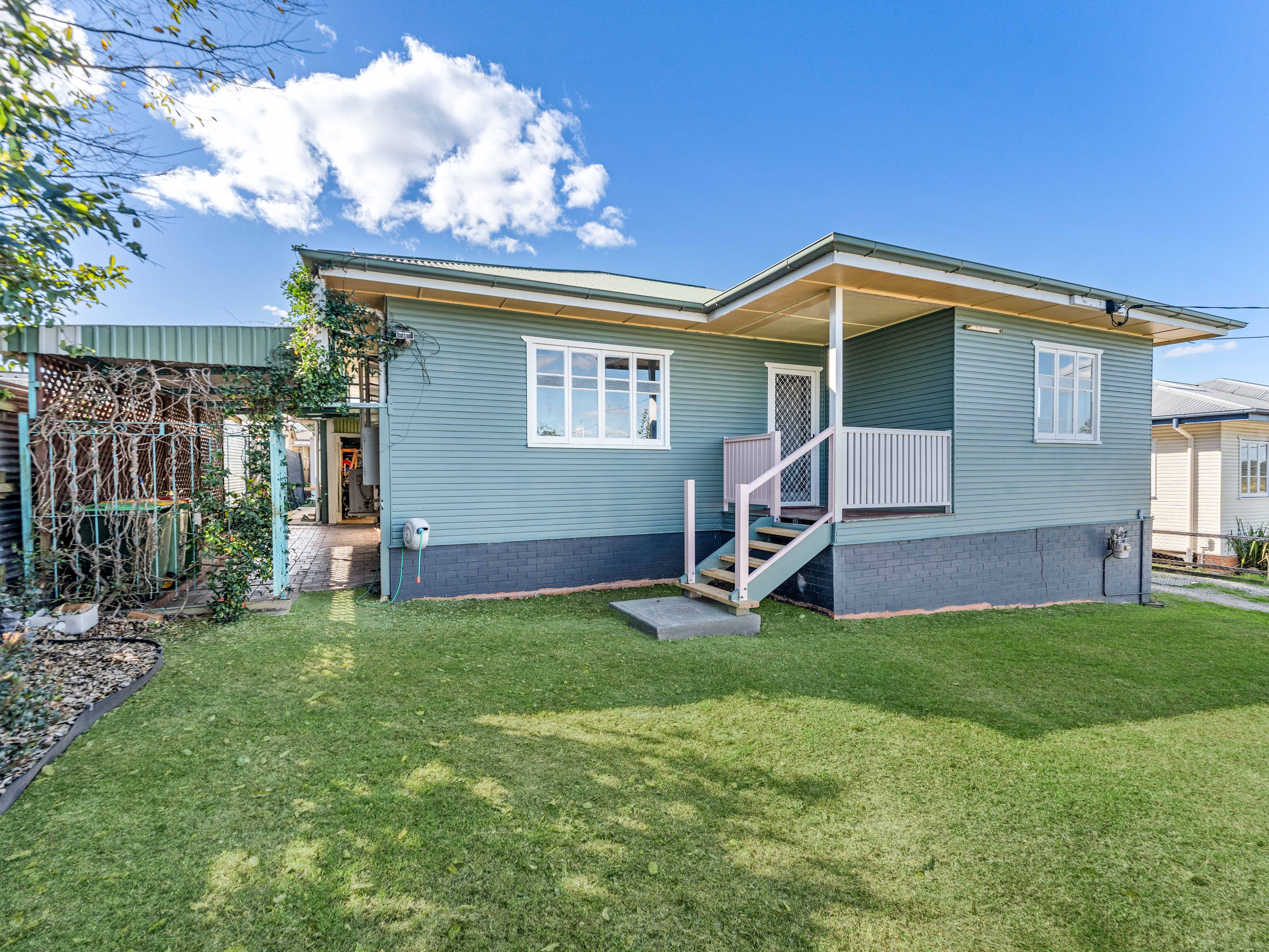 24 Dell Street, Eastern Heights QLD 4305