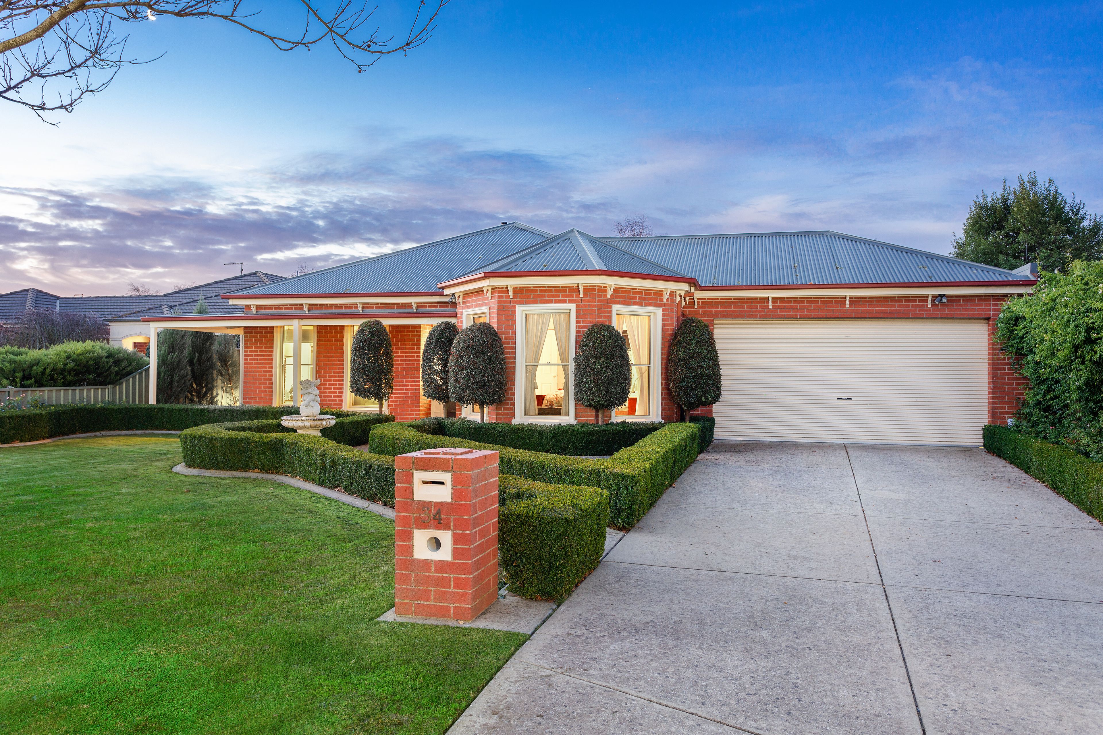 34 Stirling Drive, Lake Gardens, VIC 3355