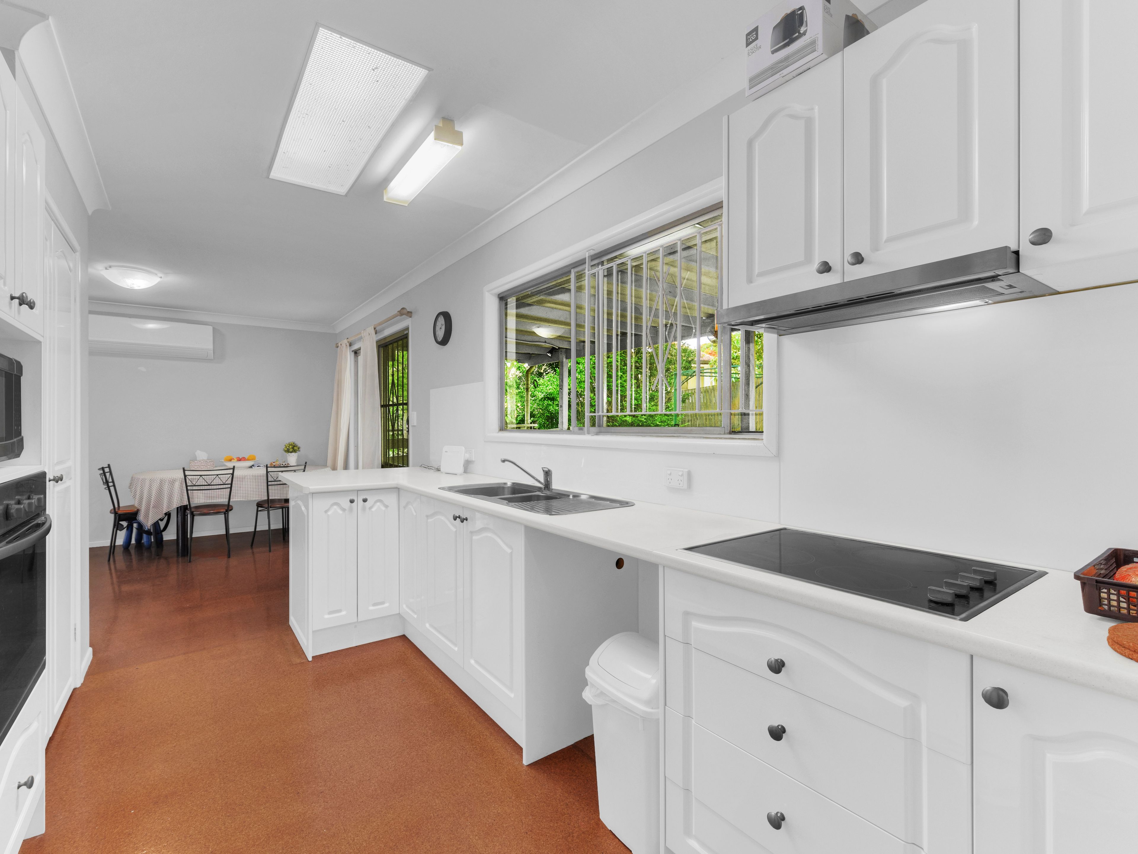 8 Ashburton Street, Chapel Hill, QLD 4069