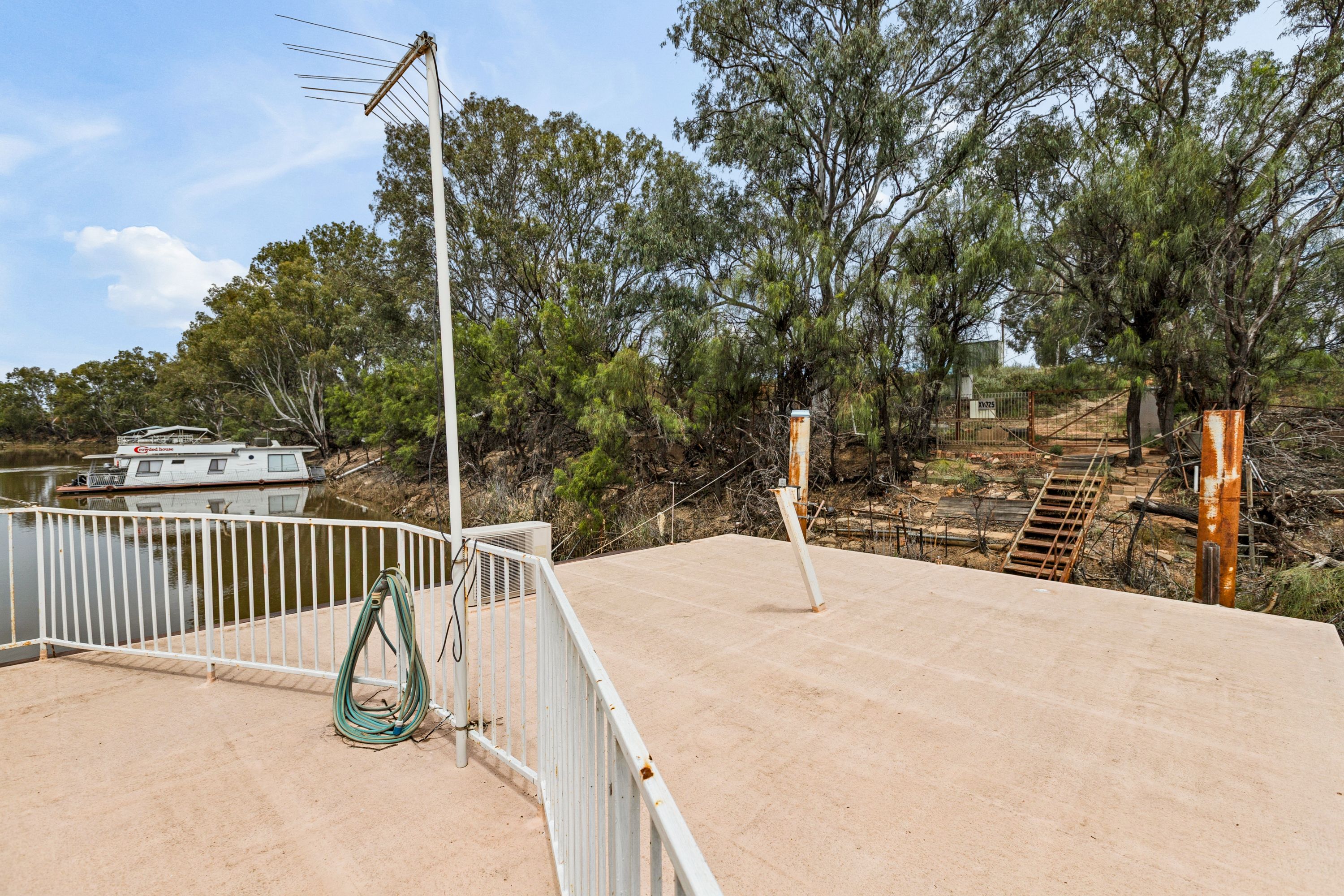 0 "The Bardy" Houseboat — photo 28 of 30