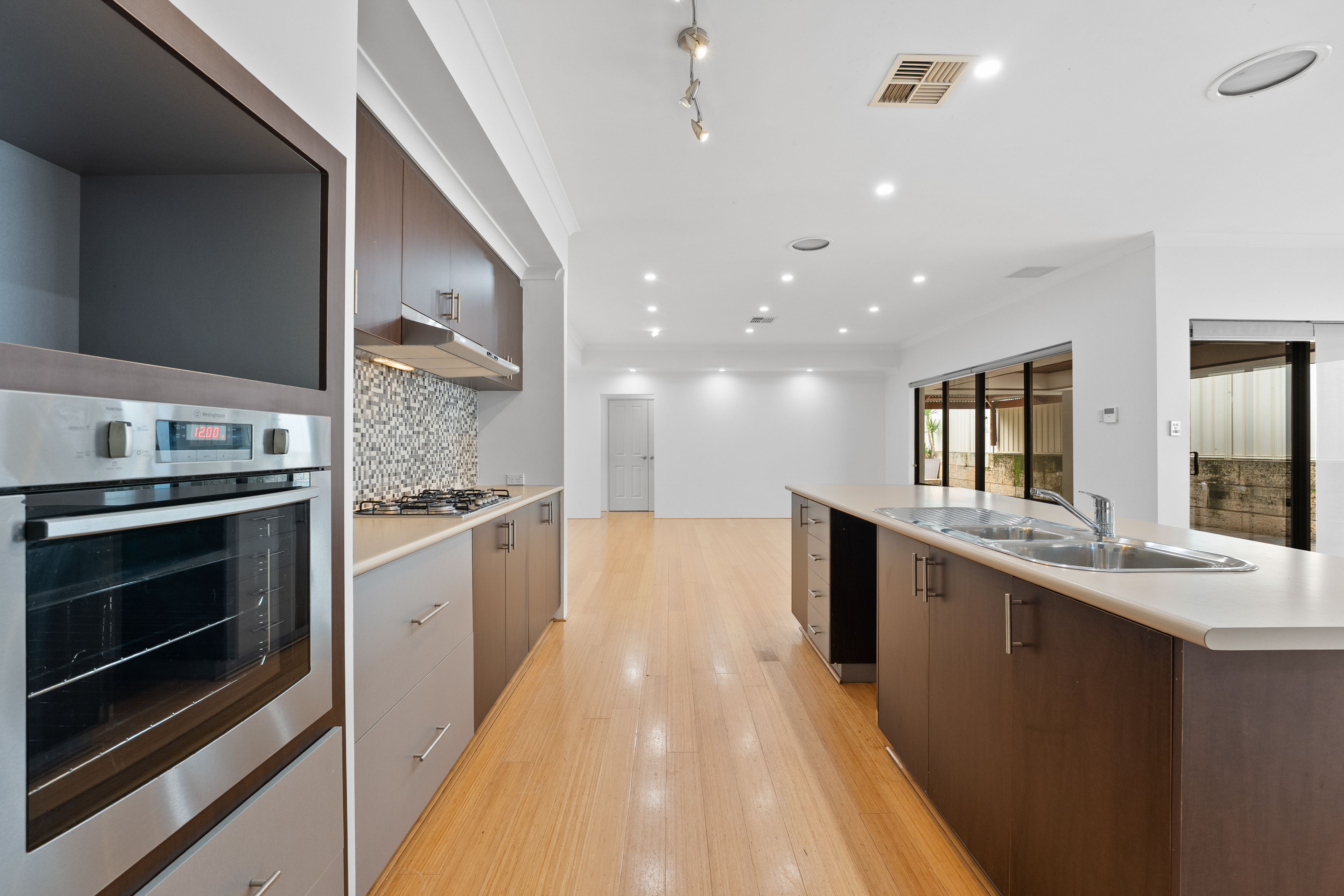 33 Liesham Crescent — photo 9 of 30