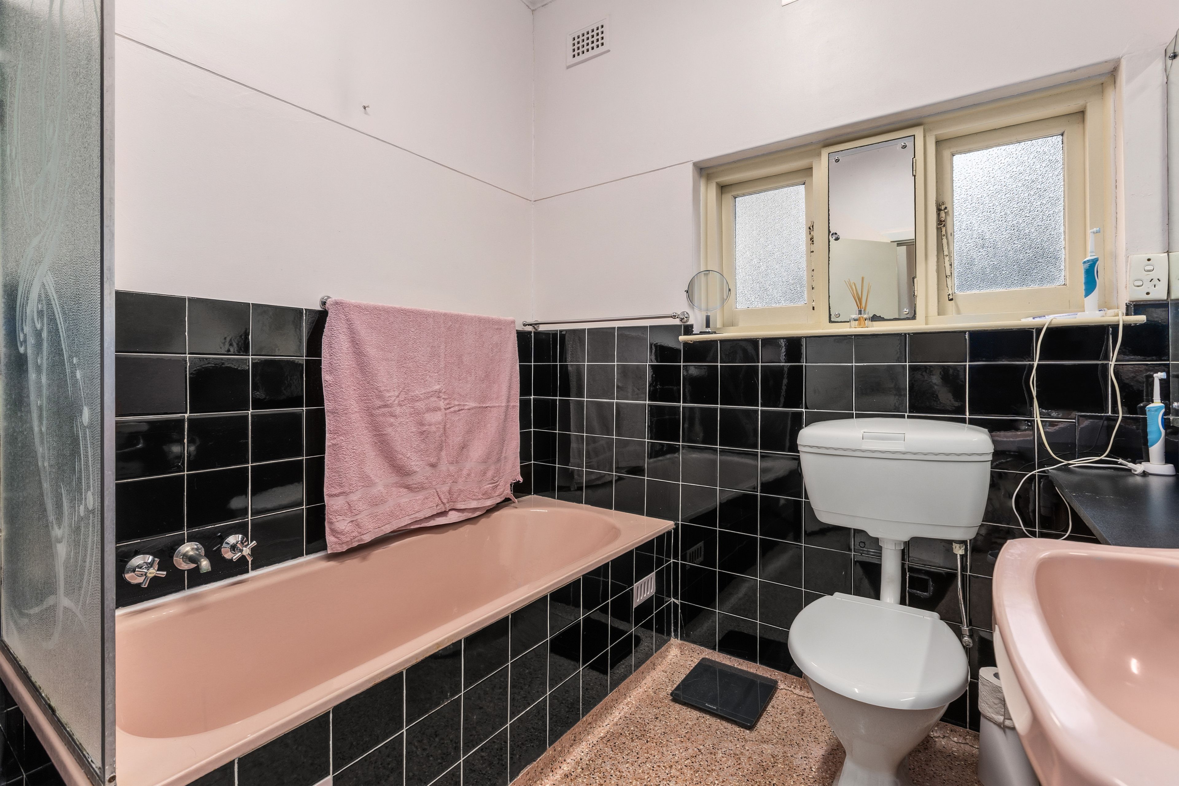4 Maud Street — photo 12 of 15