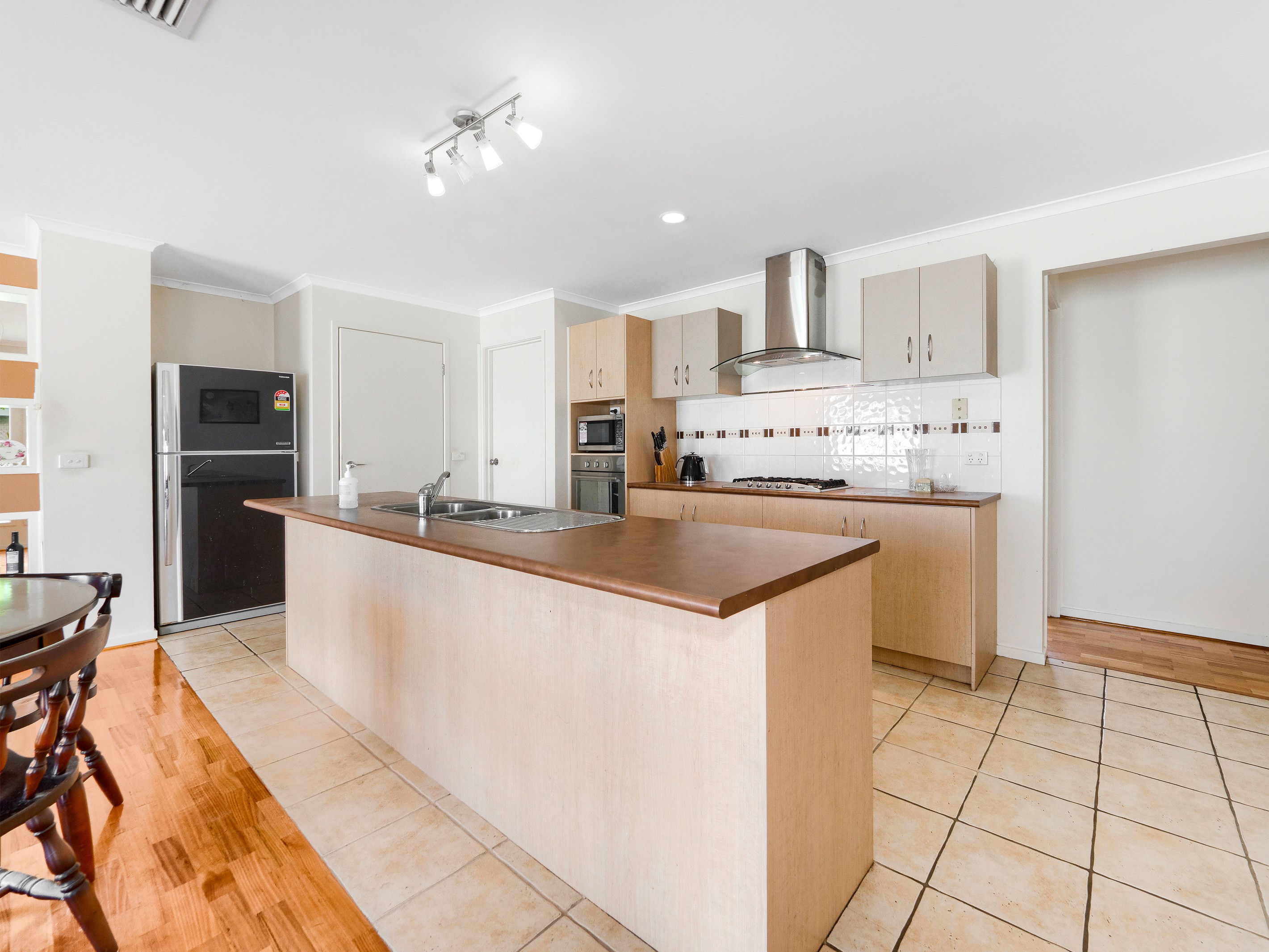 8 Thurvaston Crescent, Cranbourne East, VIC 3977