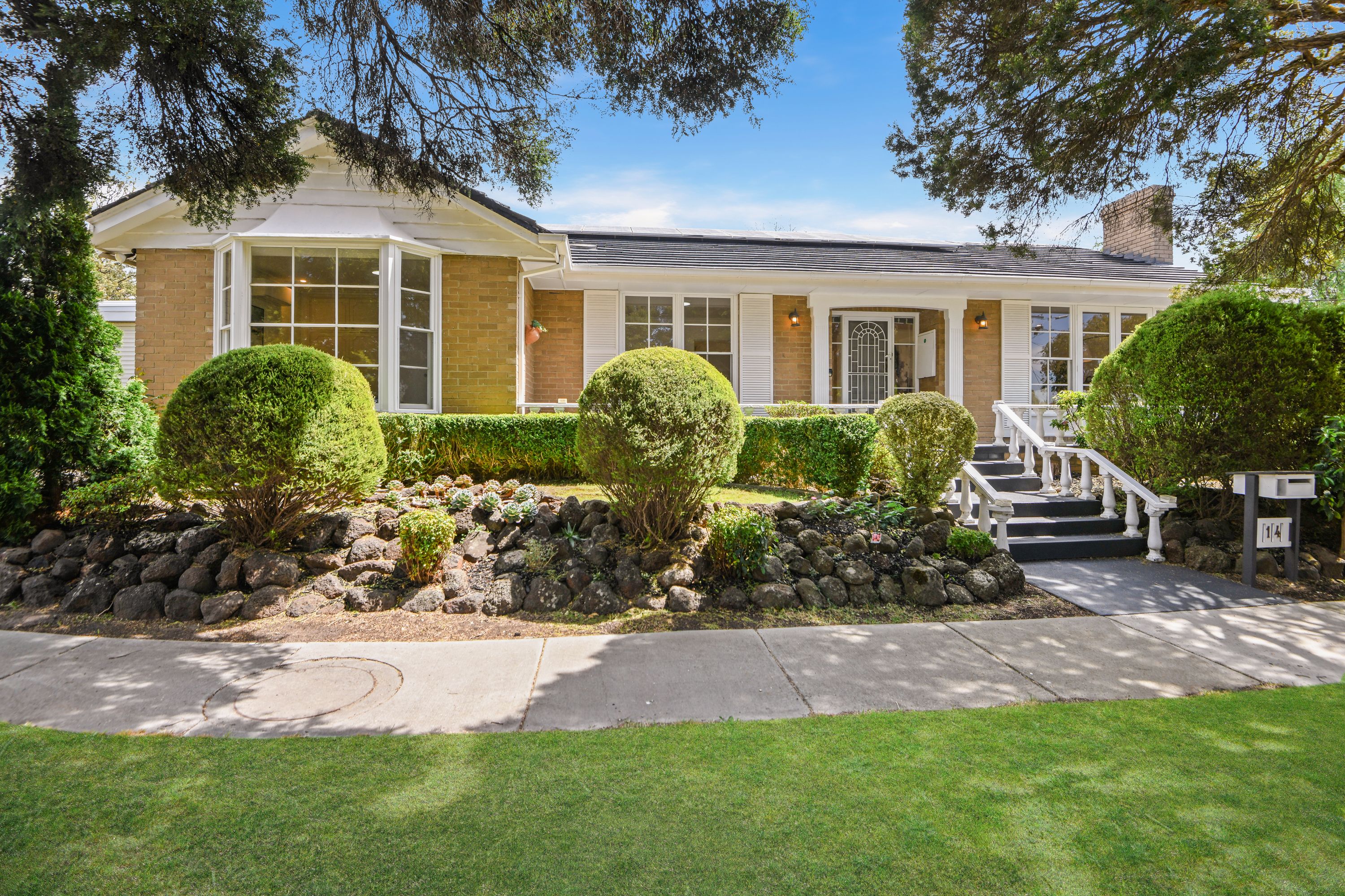 14 Snowden Drive, Glen Waverley, VIC 3150