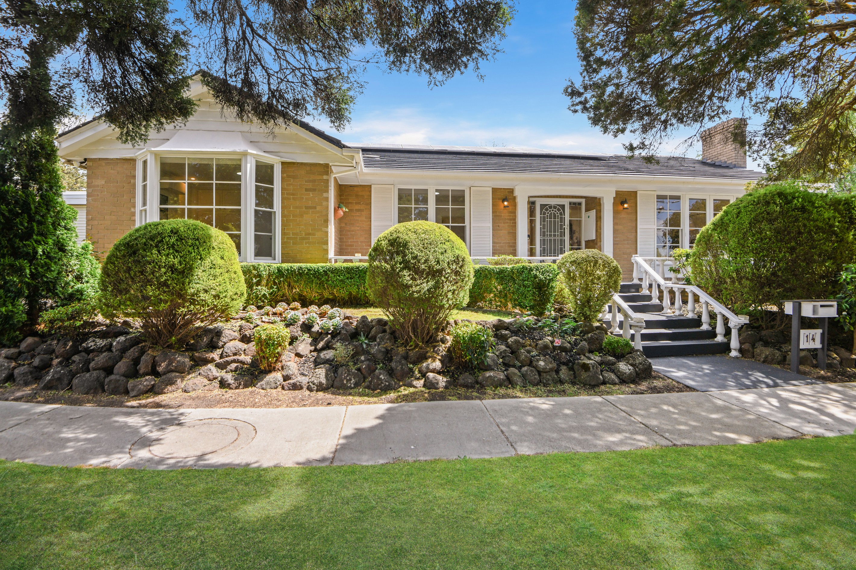 14 Snowden Drive, Glen Waverley, VIC 3150