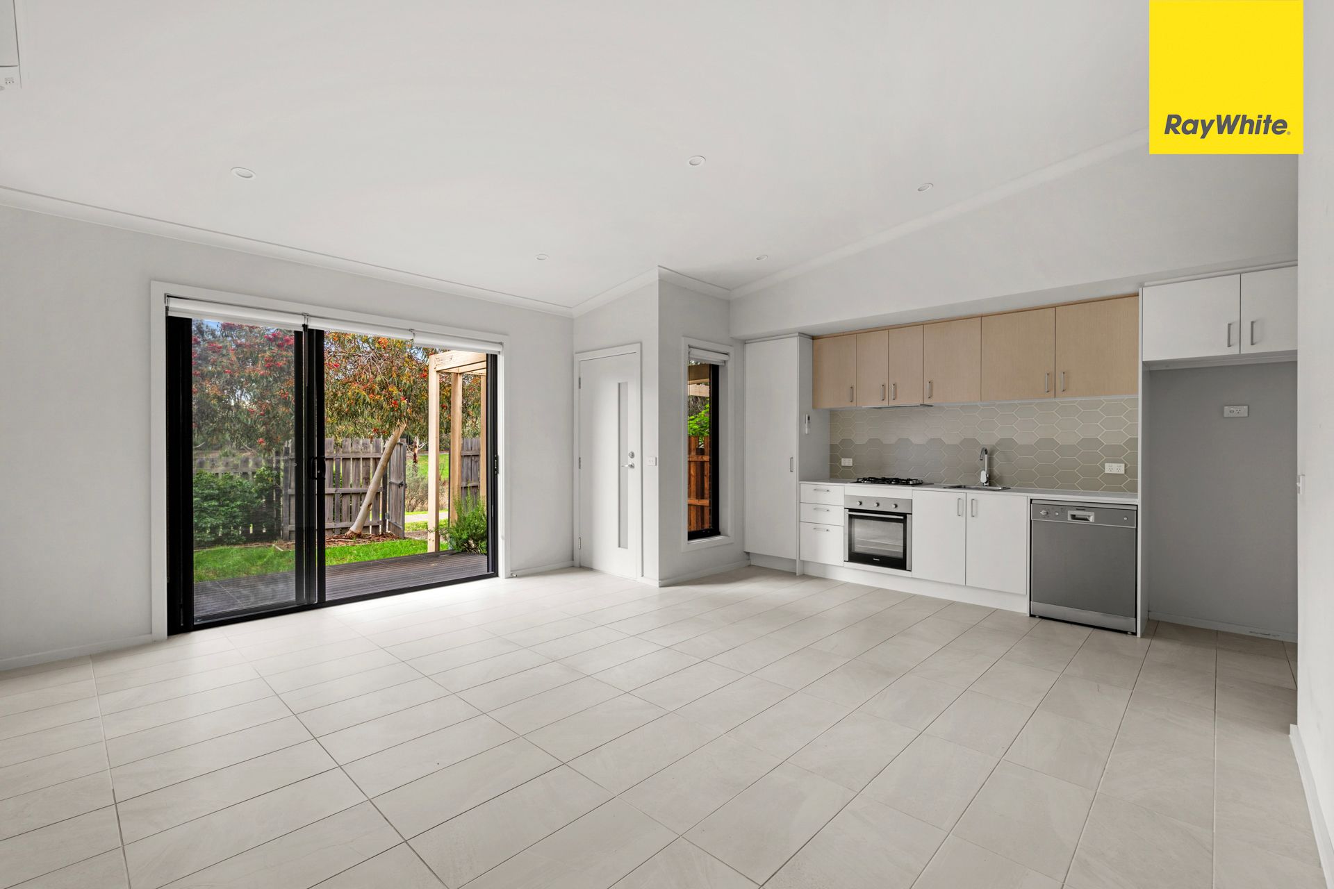 9 Hensbergh Place — photo 10 of 17