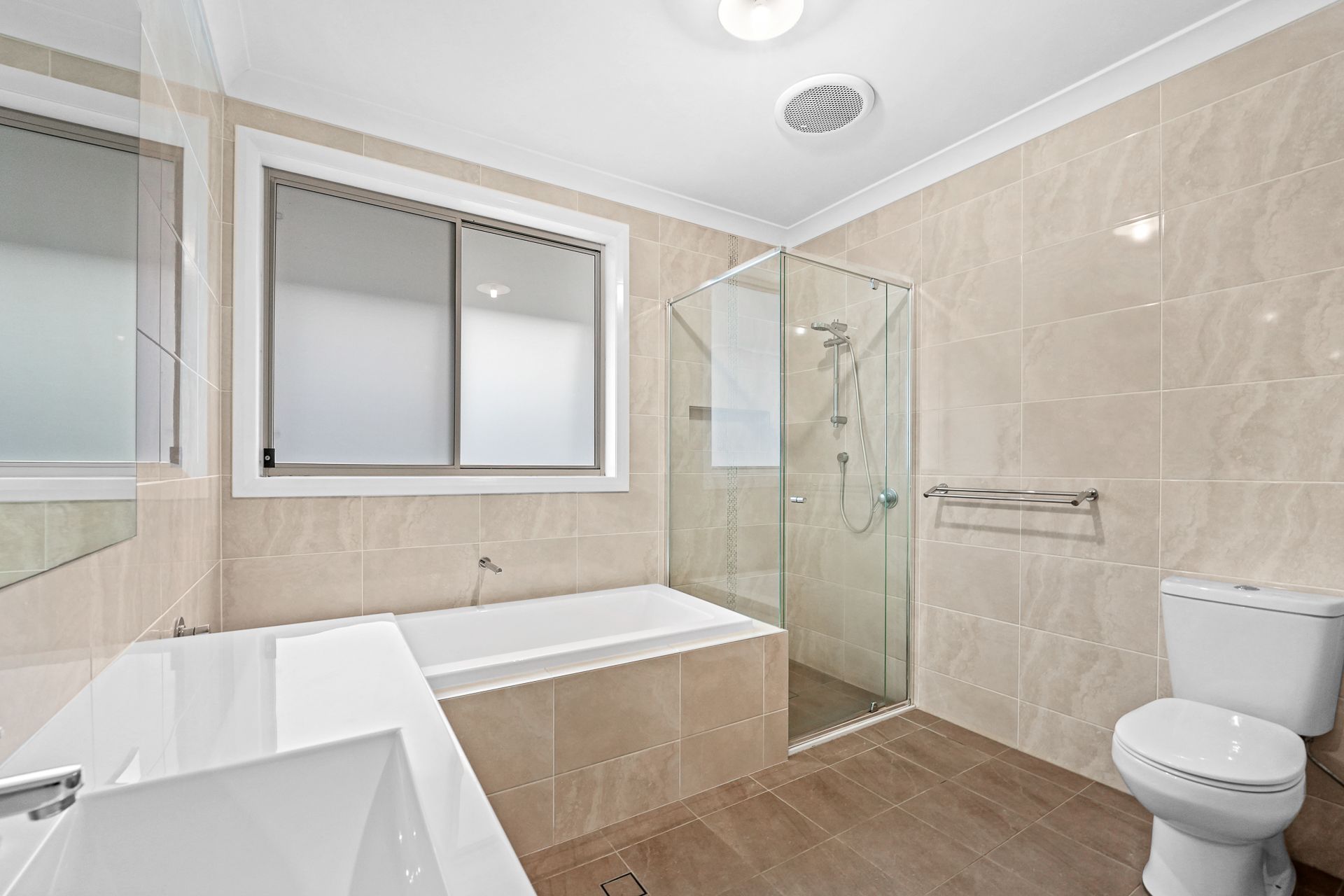 16 Glendiver Street — photo 9 of 14