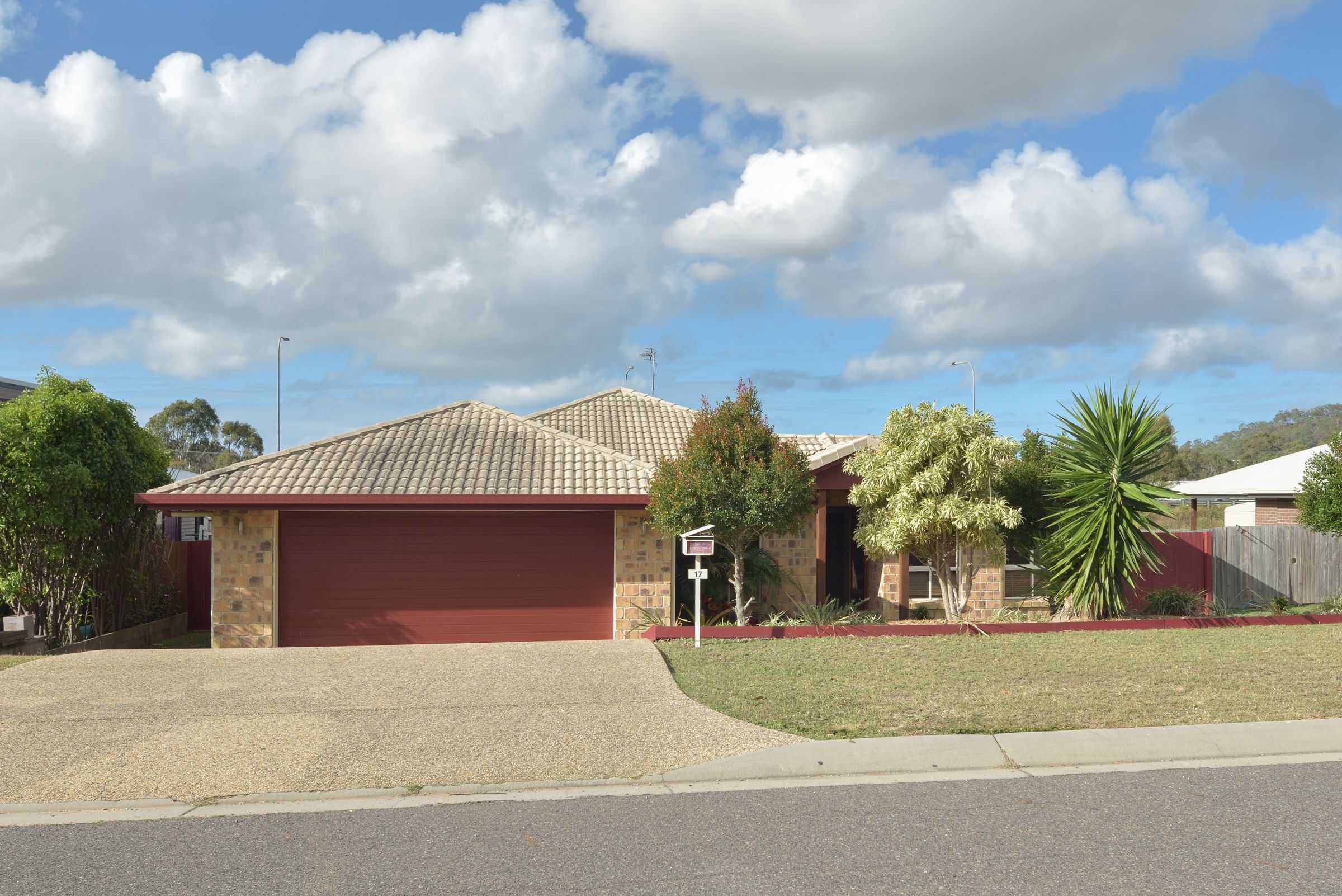 17 Liriope Drive, Kirkwood, QLD 4680