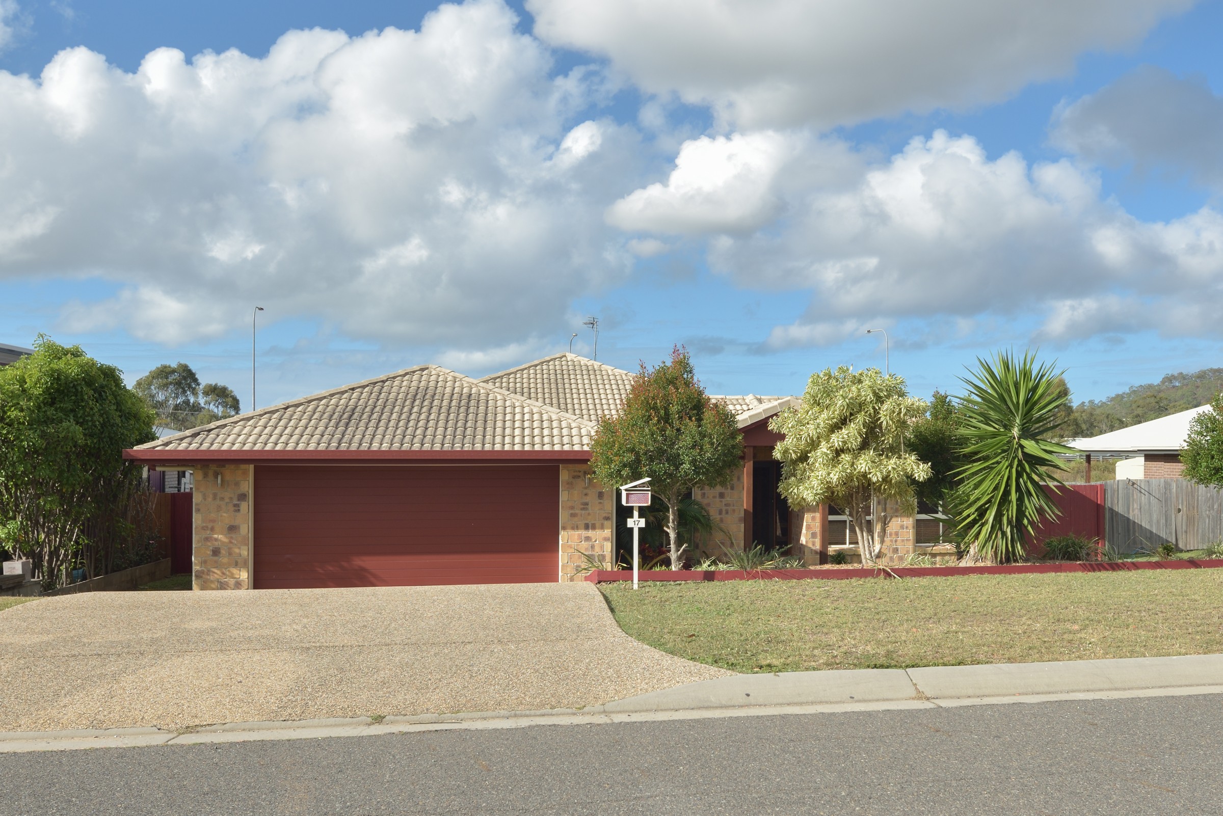 17 Liriope Drive, Kirkwood, QLD 4680
