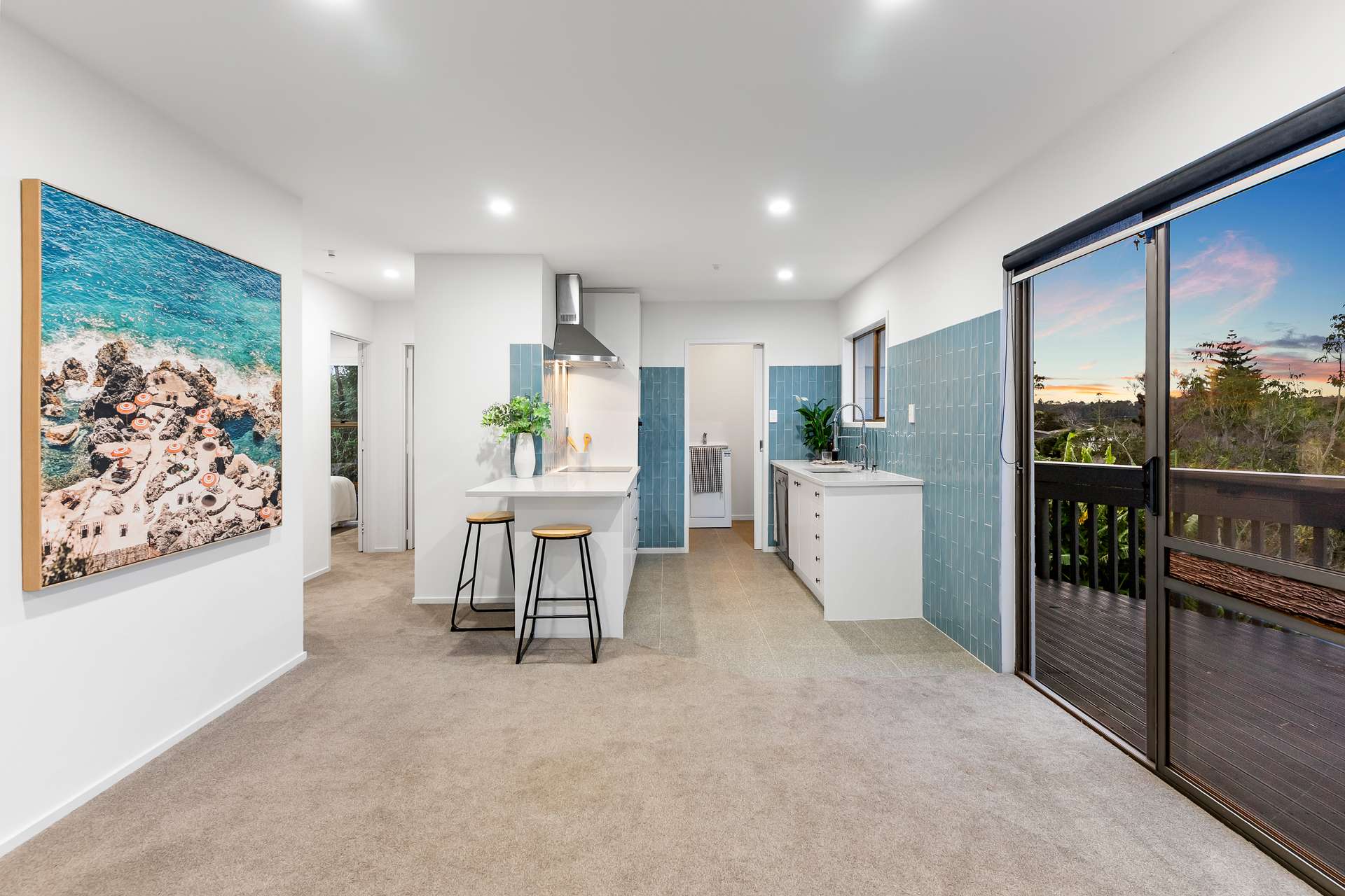 1/57 Aeroview Drive photo 2