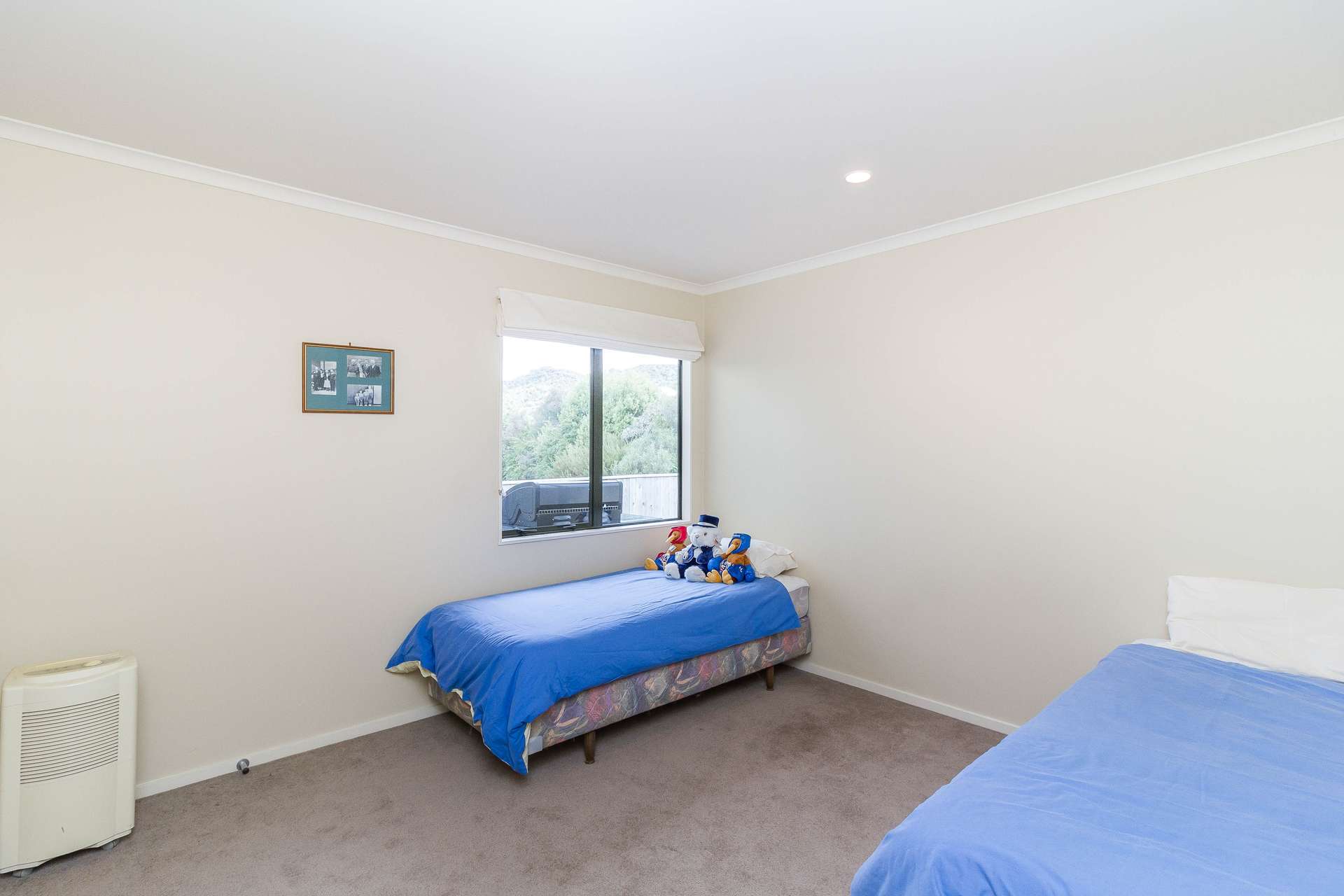 26a Kirton Drive photo 14