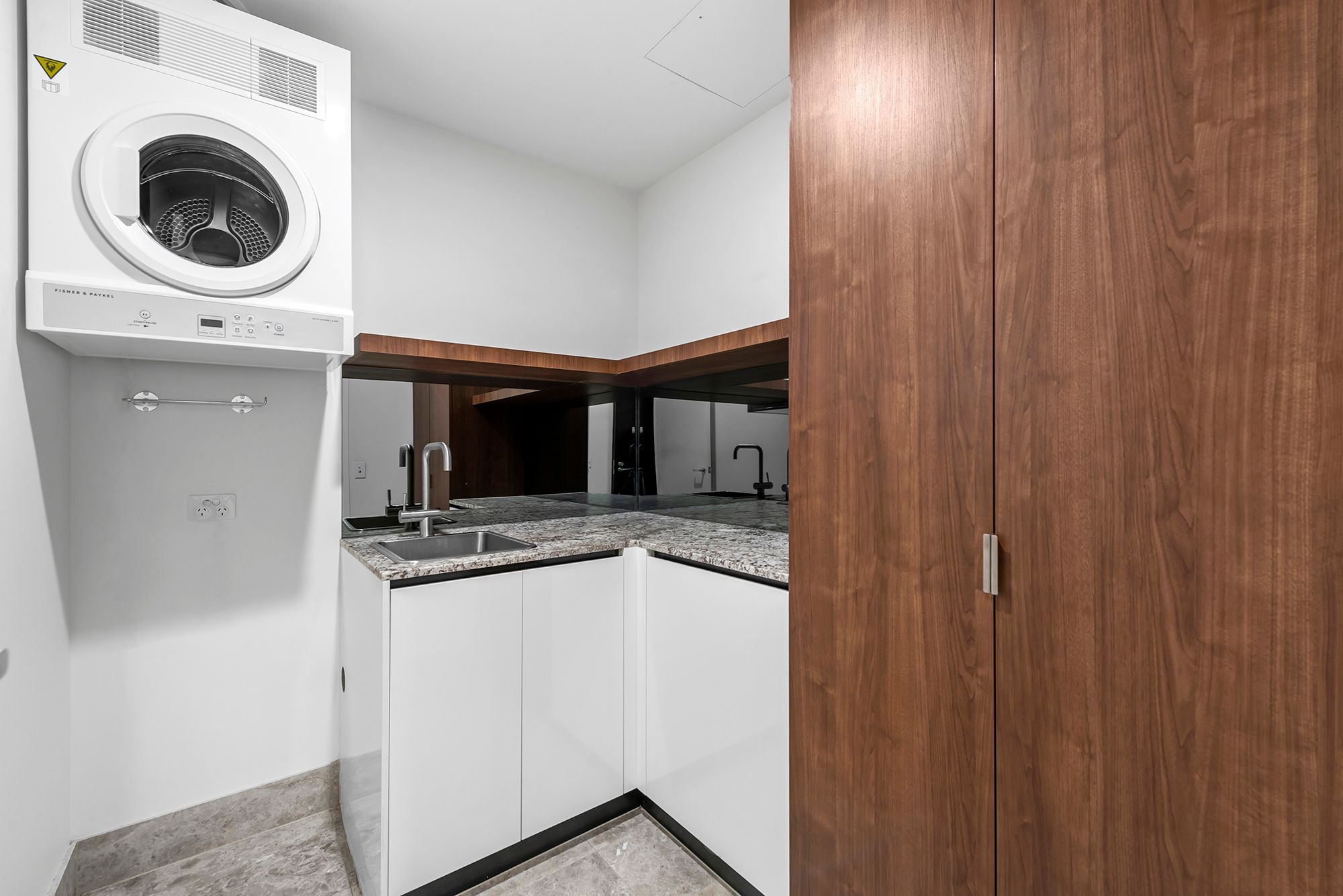 202/23 Wilson Street — photo 16 of 27