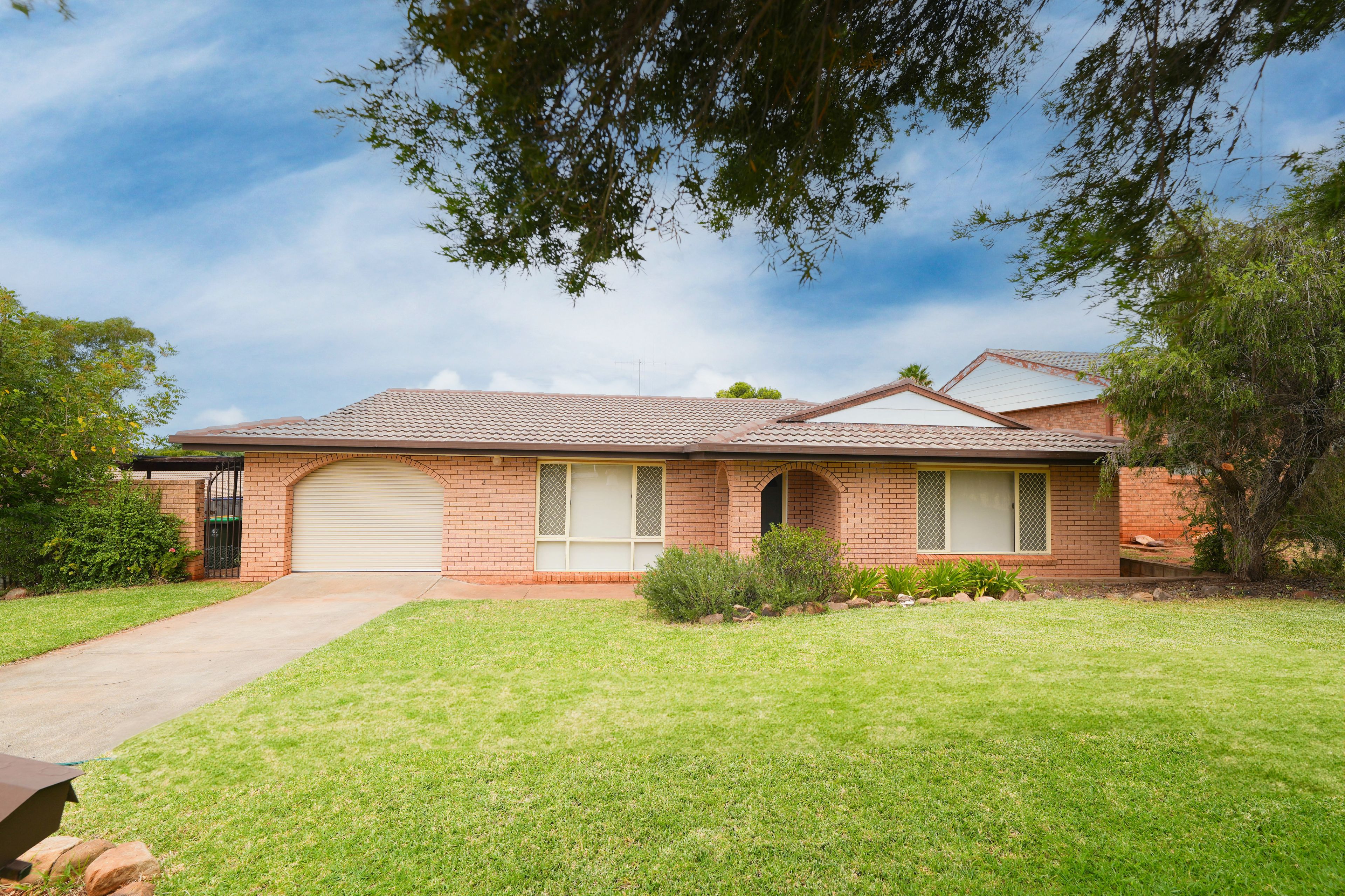 3 Hillcrest Avenue, Parkes NSW 2870