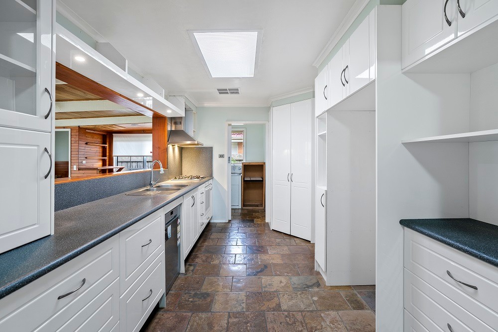 14 Winnifred Crescent, Knoxfield, VIC 3180