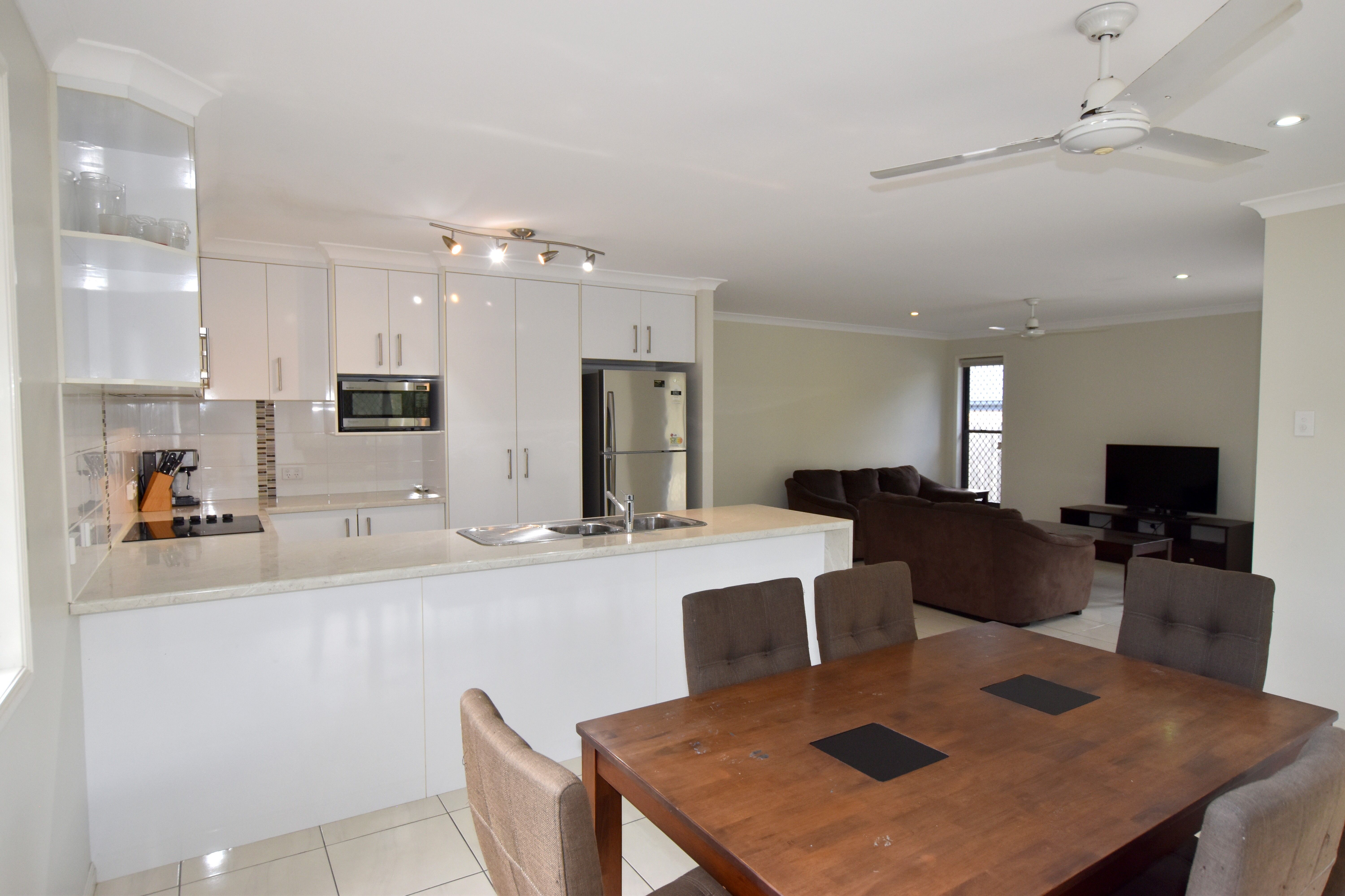 1/8 Beaver Avenue, South Gladstone, QLD 4680