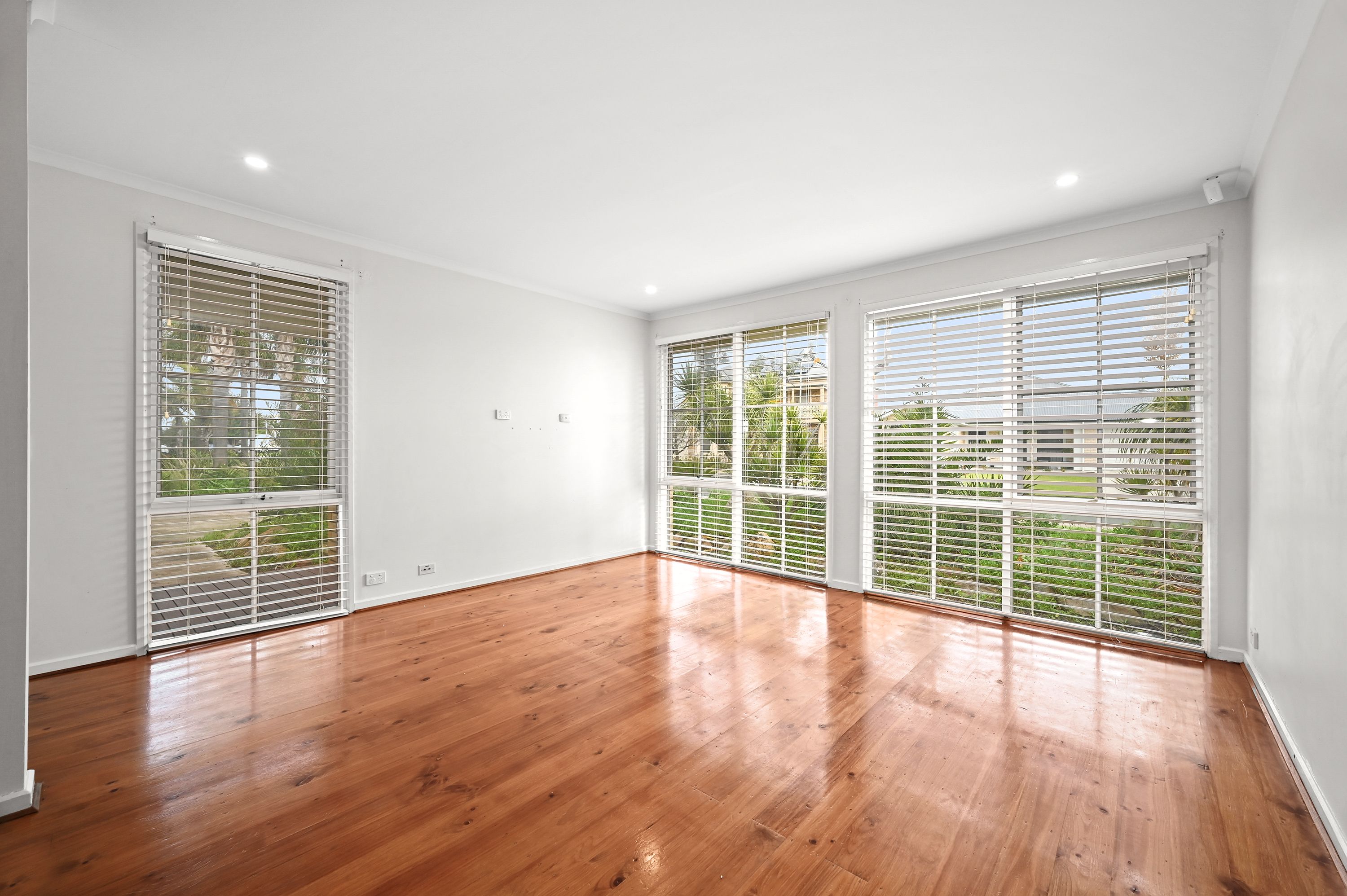 33 Seaspray Avenue — photo 10 of 24