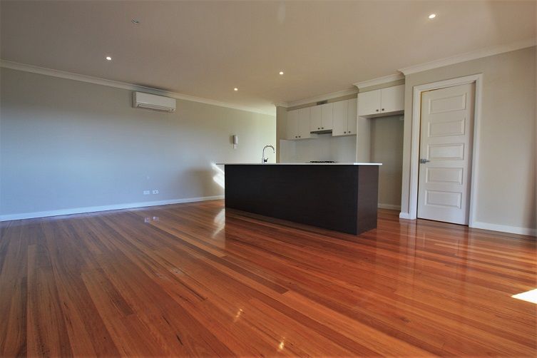 8 Turnbull Lane, Gregory Hills, NSW 2557
