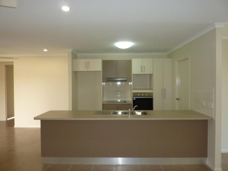 18 Lochern Way, Bushland Beach, QLD 4818