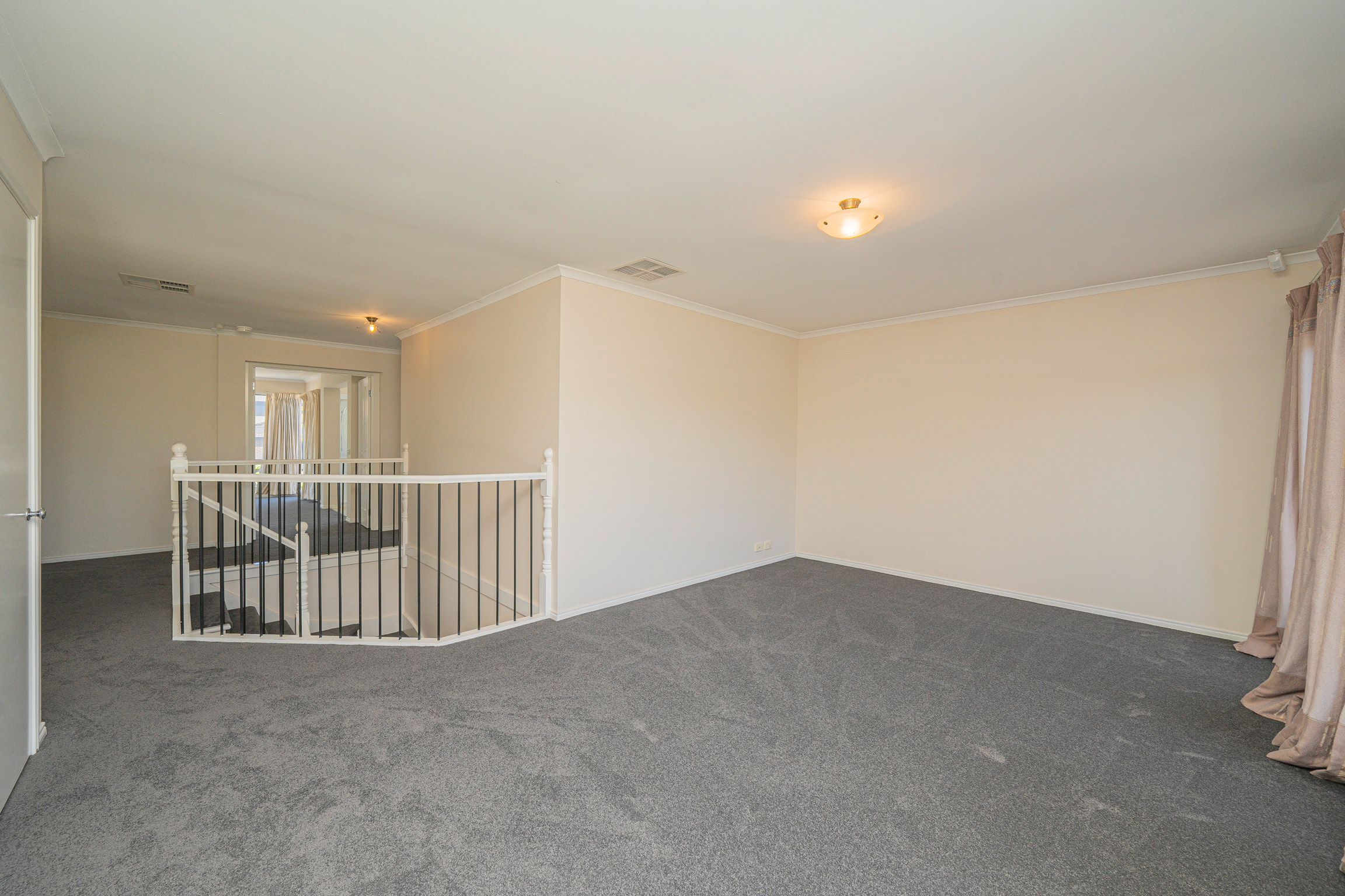 10 Lowanna Street — photo 6 of 17