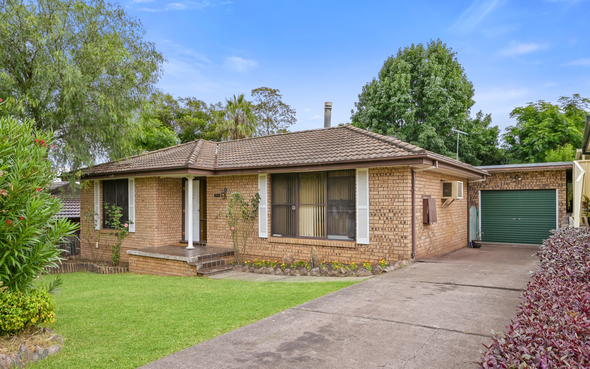 24 Starfighter Avenue, Raby, NSW 2566