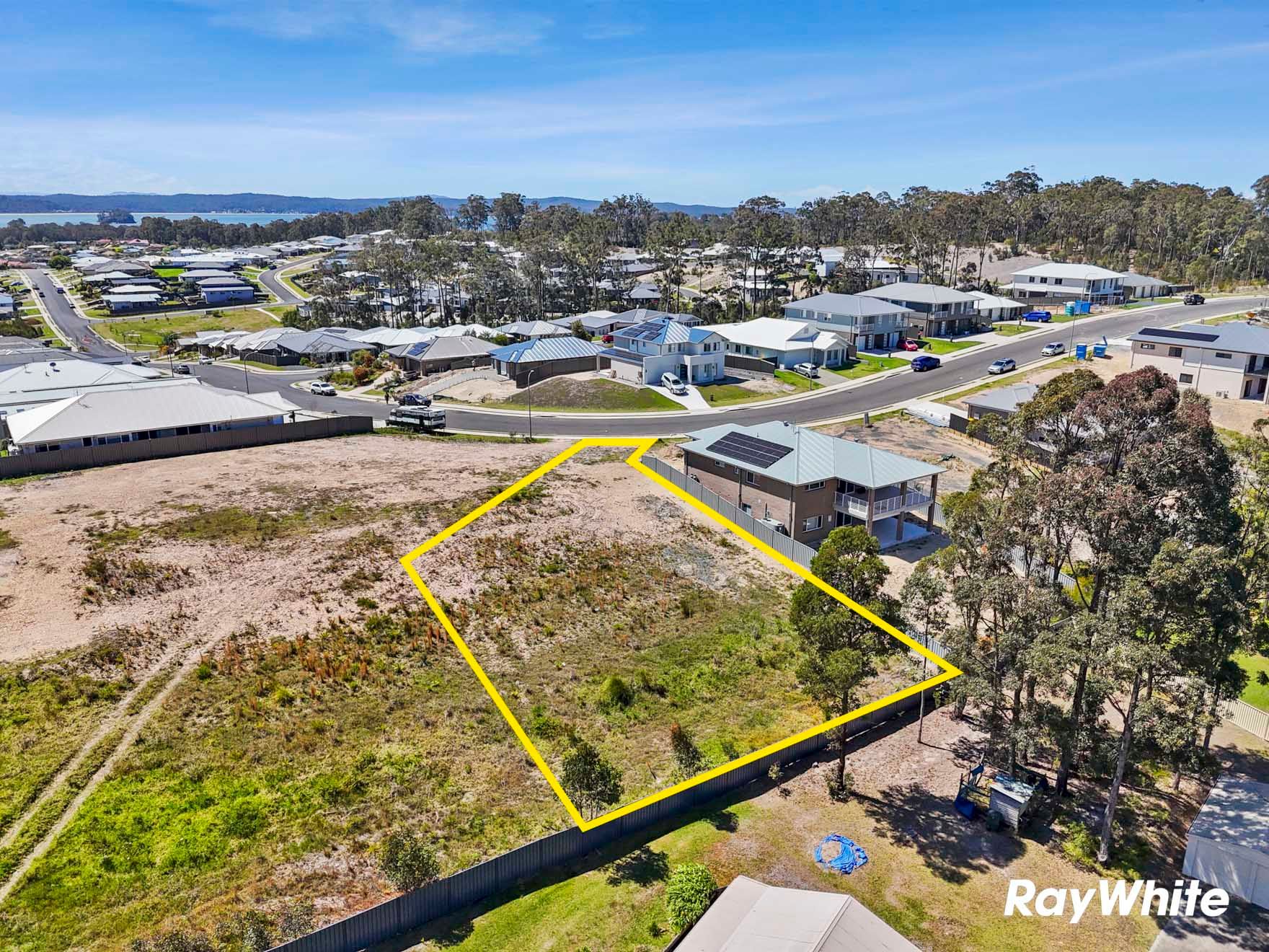 86 Freycinet Drive — photo 14 of 16