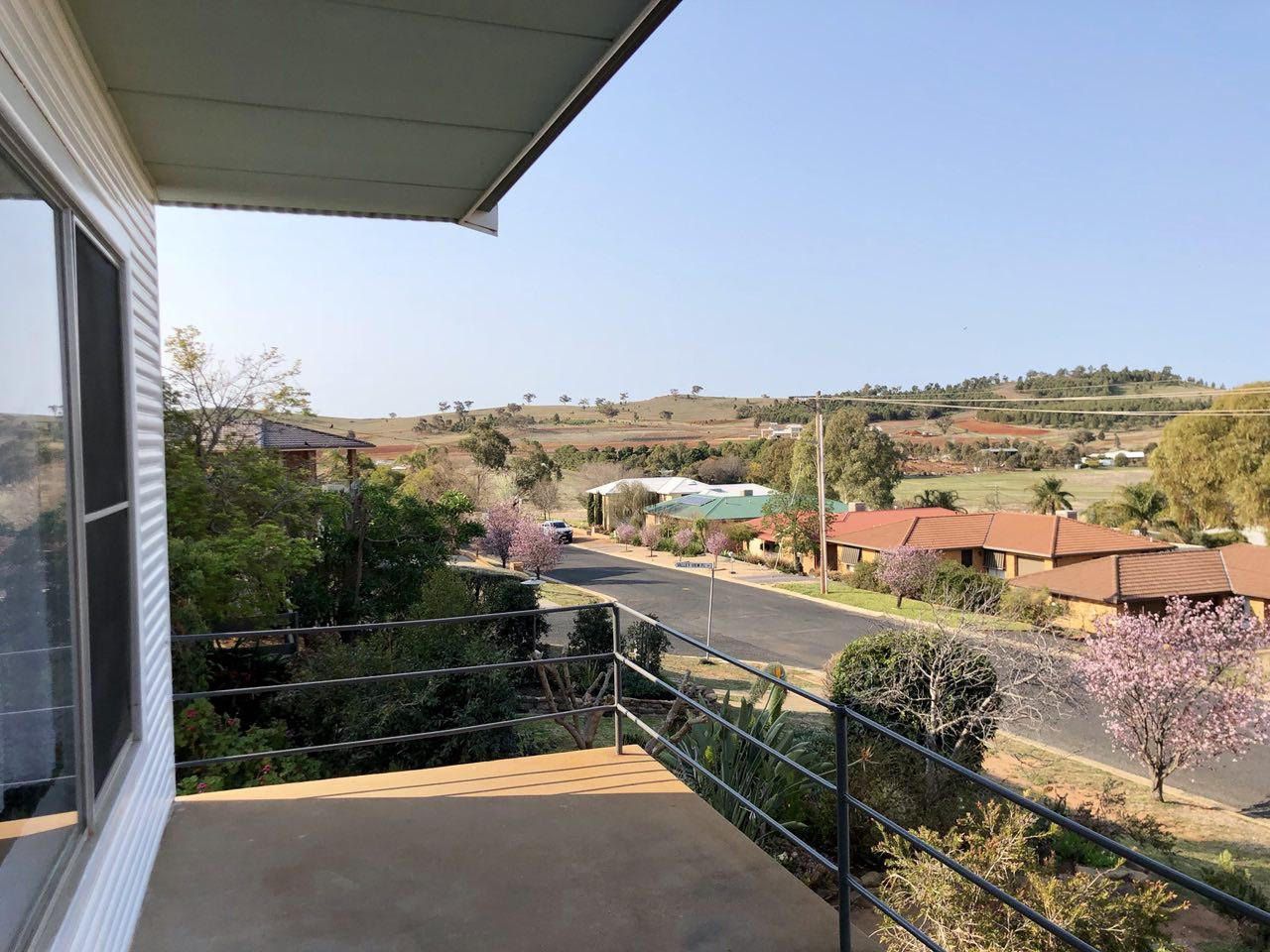 8 Panorama Crescent, Parkes, NSW 2870