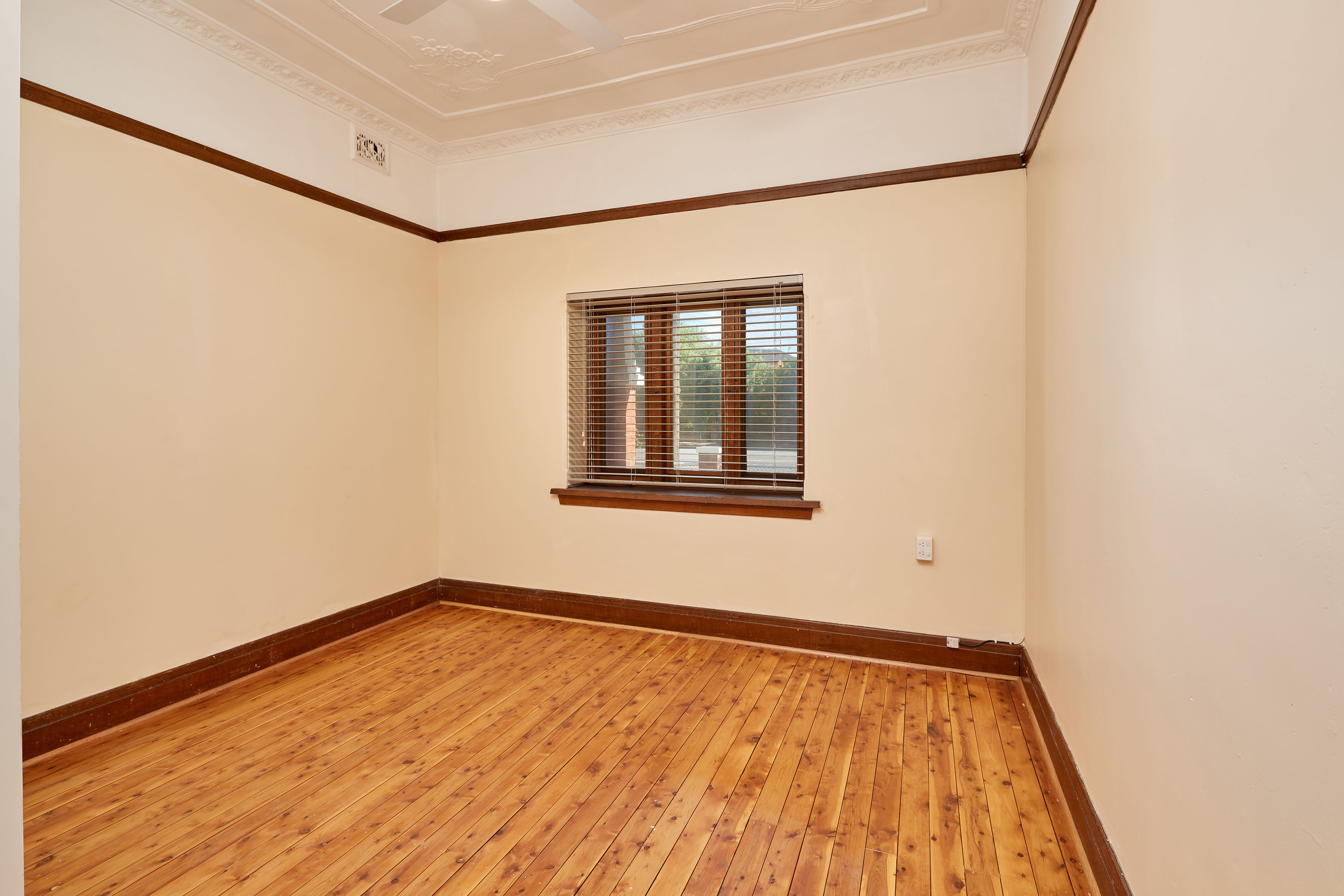 198 Edward Street — photo 3 of 12