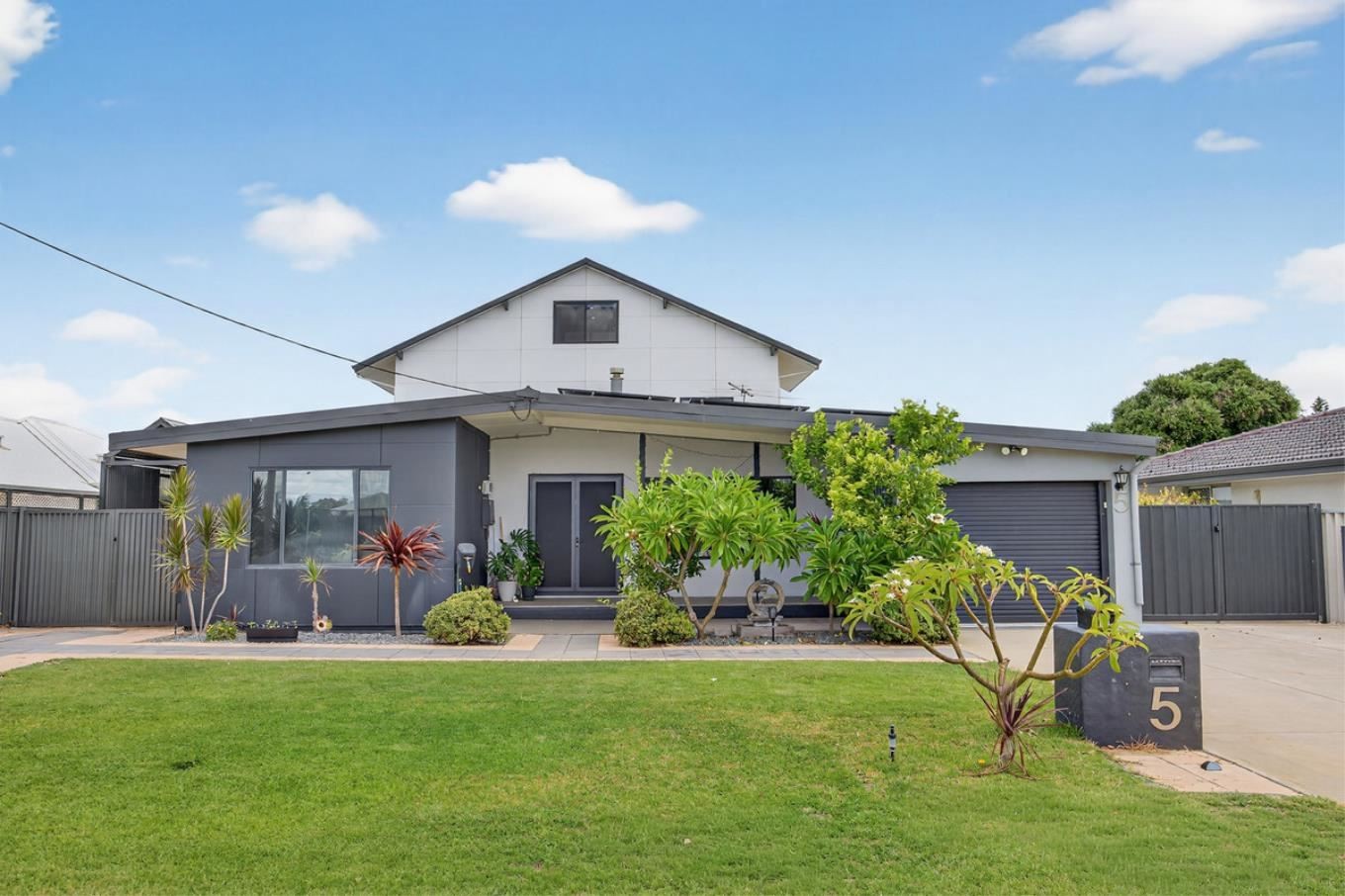 5 Edgewater Road, Safety Bay, WA 6169