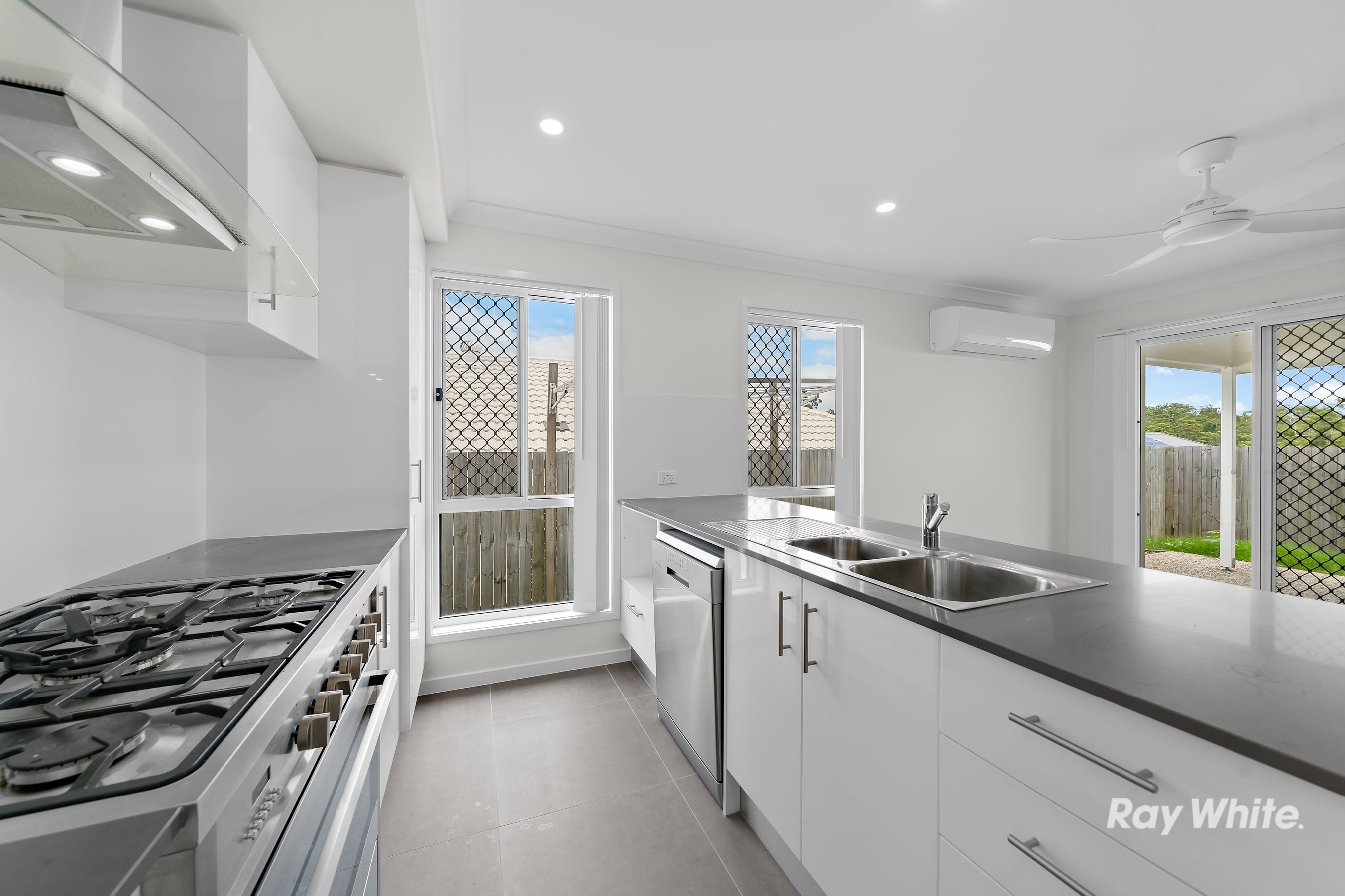 6 Latrobe Court, SPRING MOUNTAIN, QLD 4300