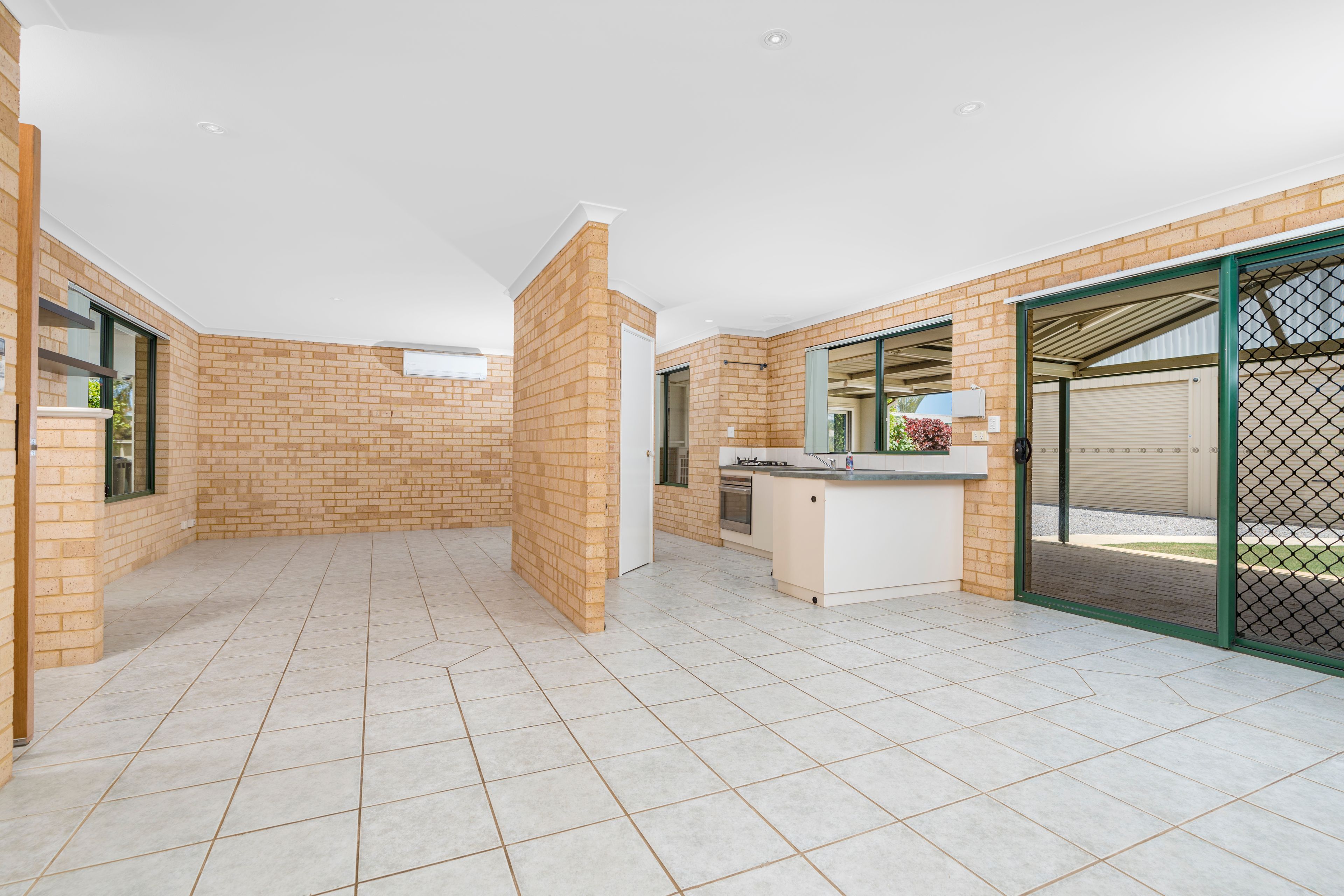 10 Mugana Crescent, Waggrakine, WA 6530