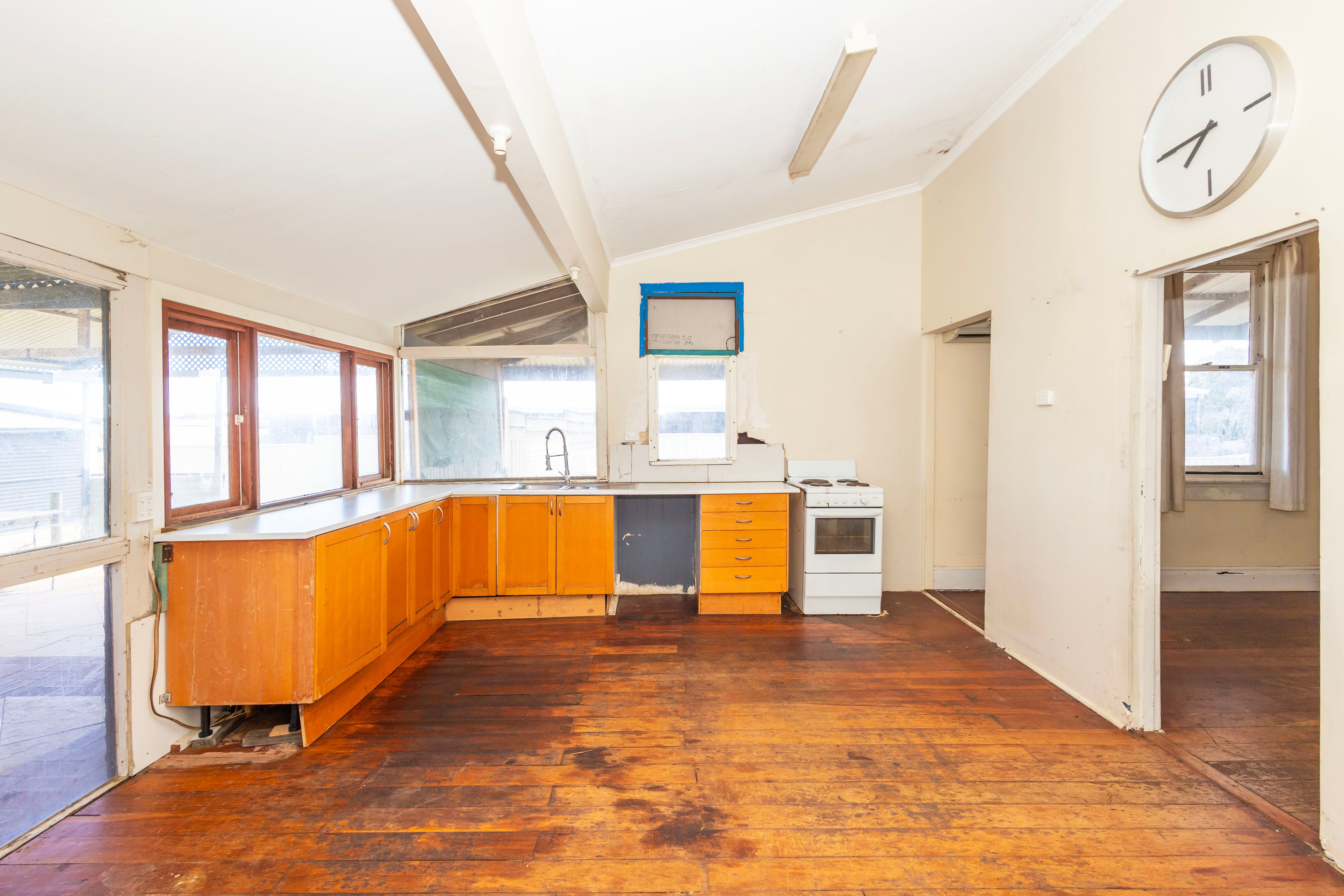 20 Elizabeth Way — photo 10 of 23