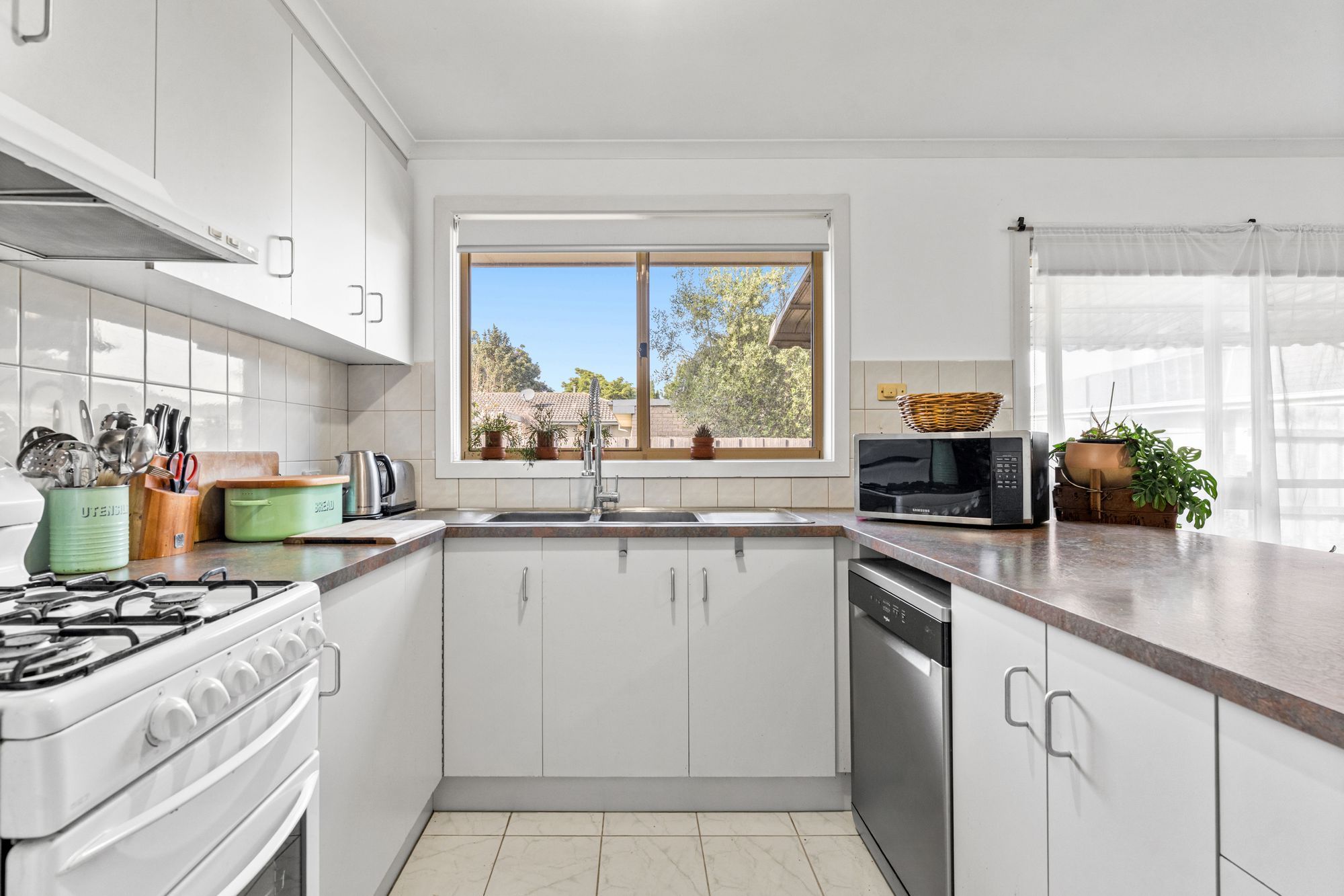 2/4 Greenlaw Crescent — photo 3 of 14