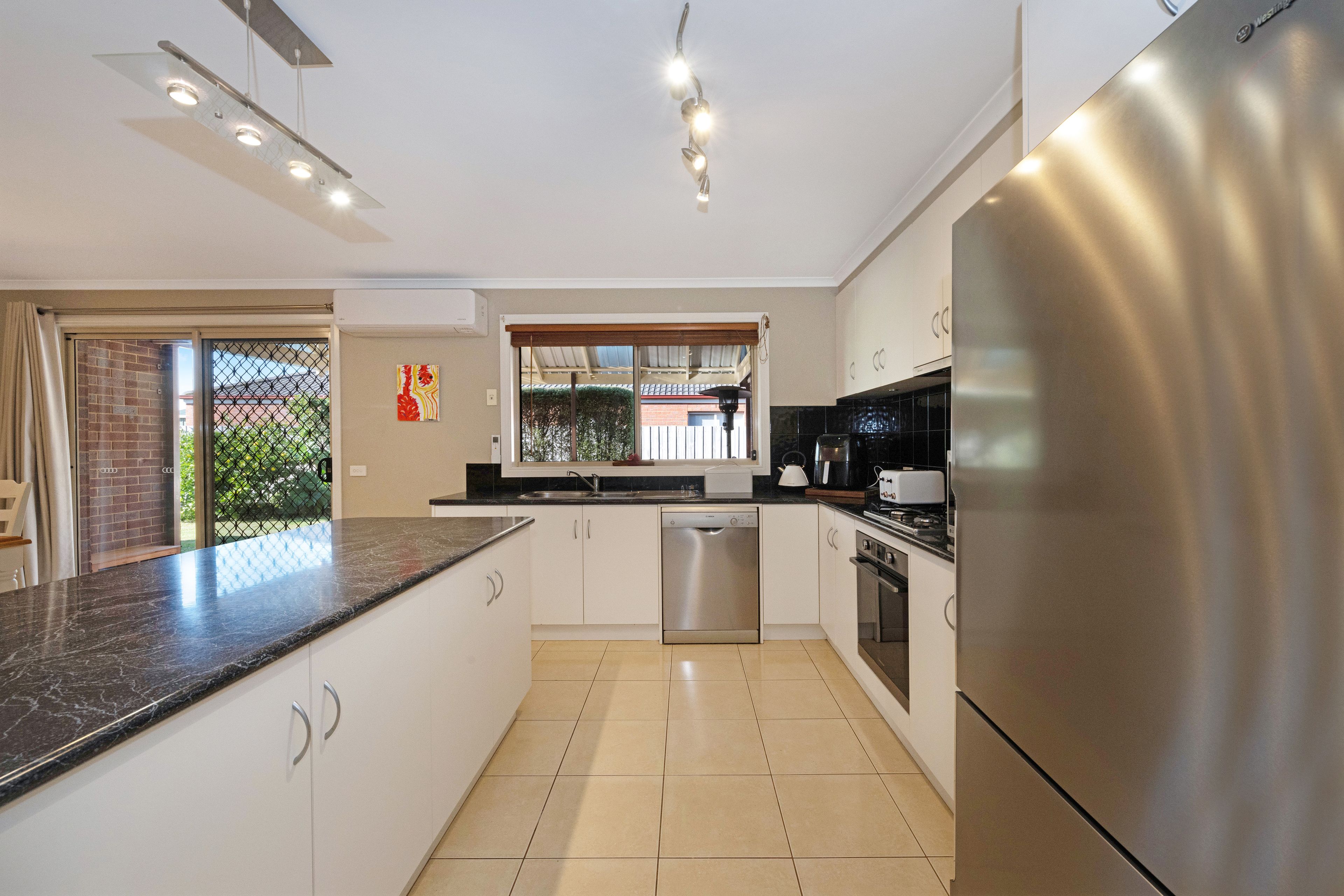 8 Dunroe Court — photo 4 of 17