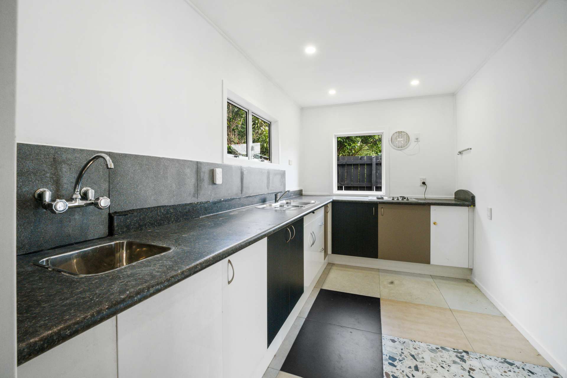 2/12 Graham Road, photo 18