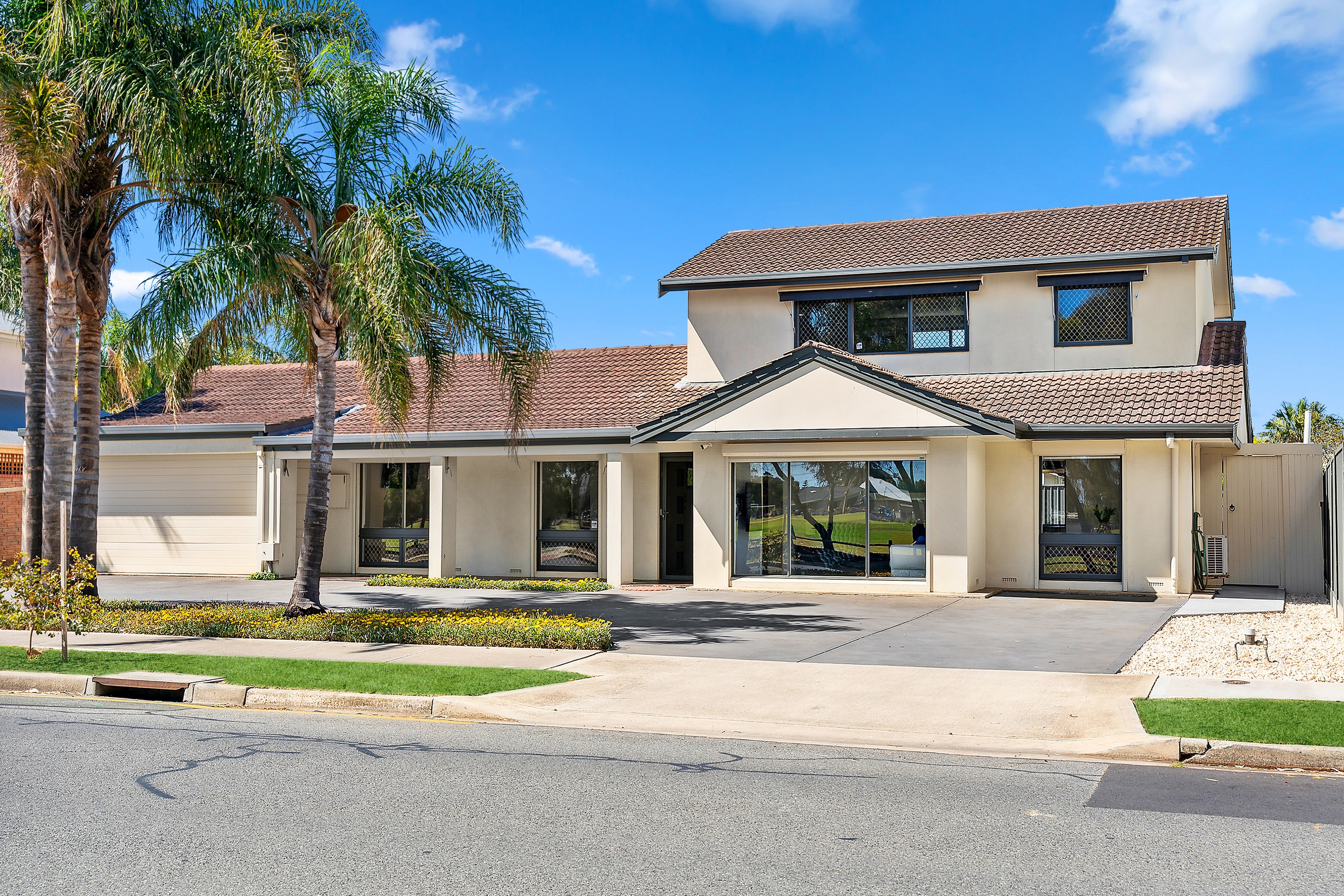 19 Hawkesbury Way, West Lakes Shore, SA 5020