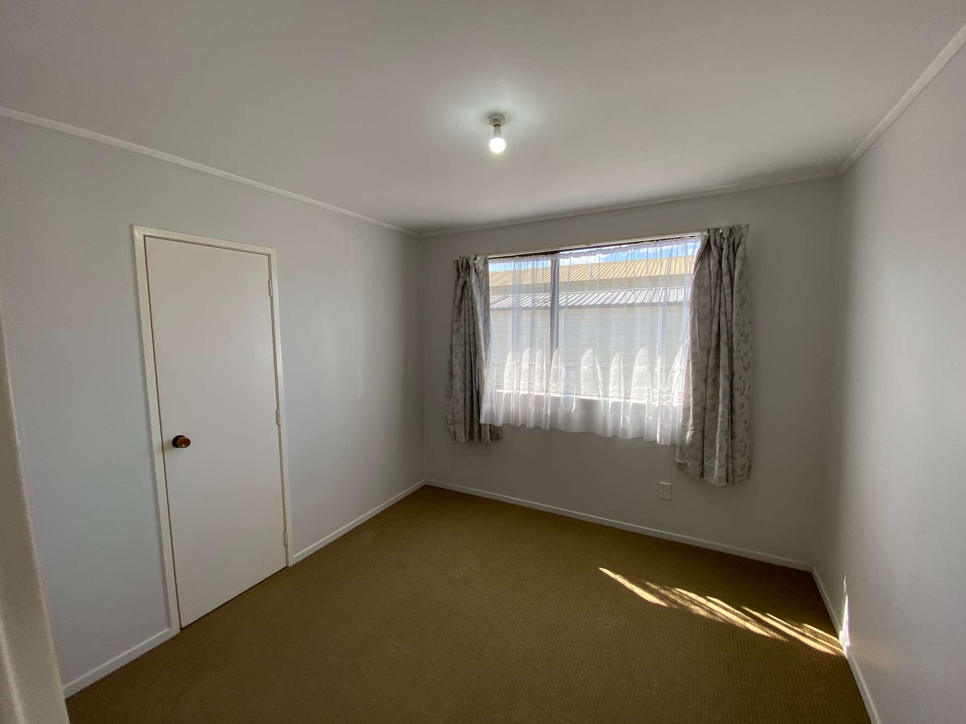 2/143 Canal Road photo 10