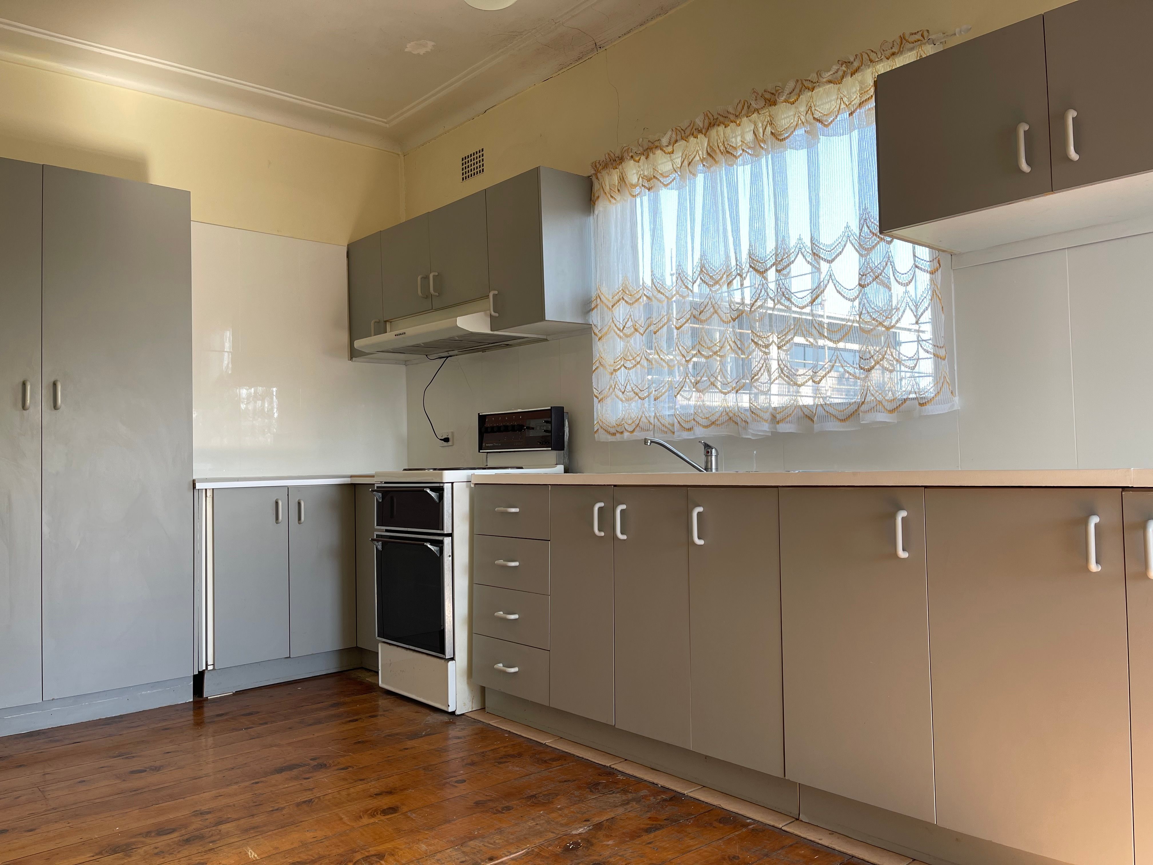 12a Noble Parade, Lake Heights, NSW 2502