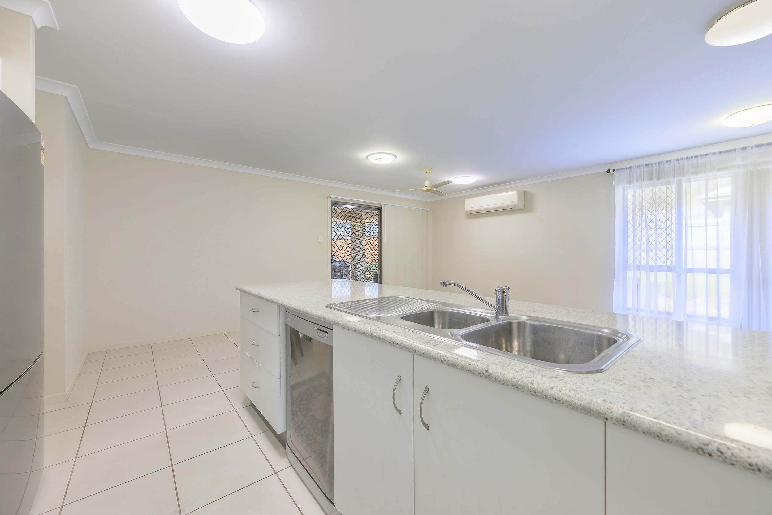 44 Iris Road — photo 4 of 17