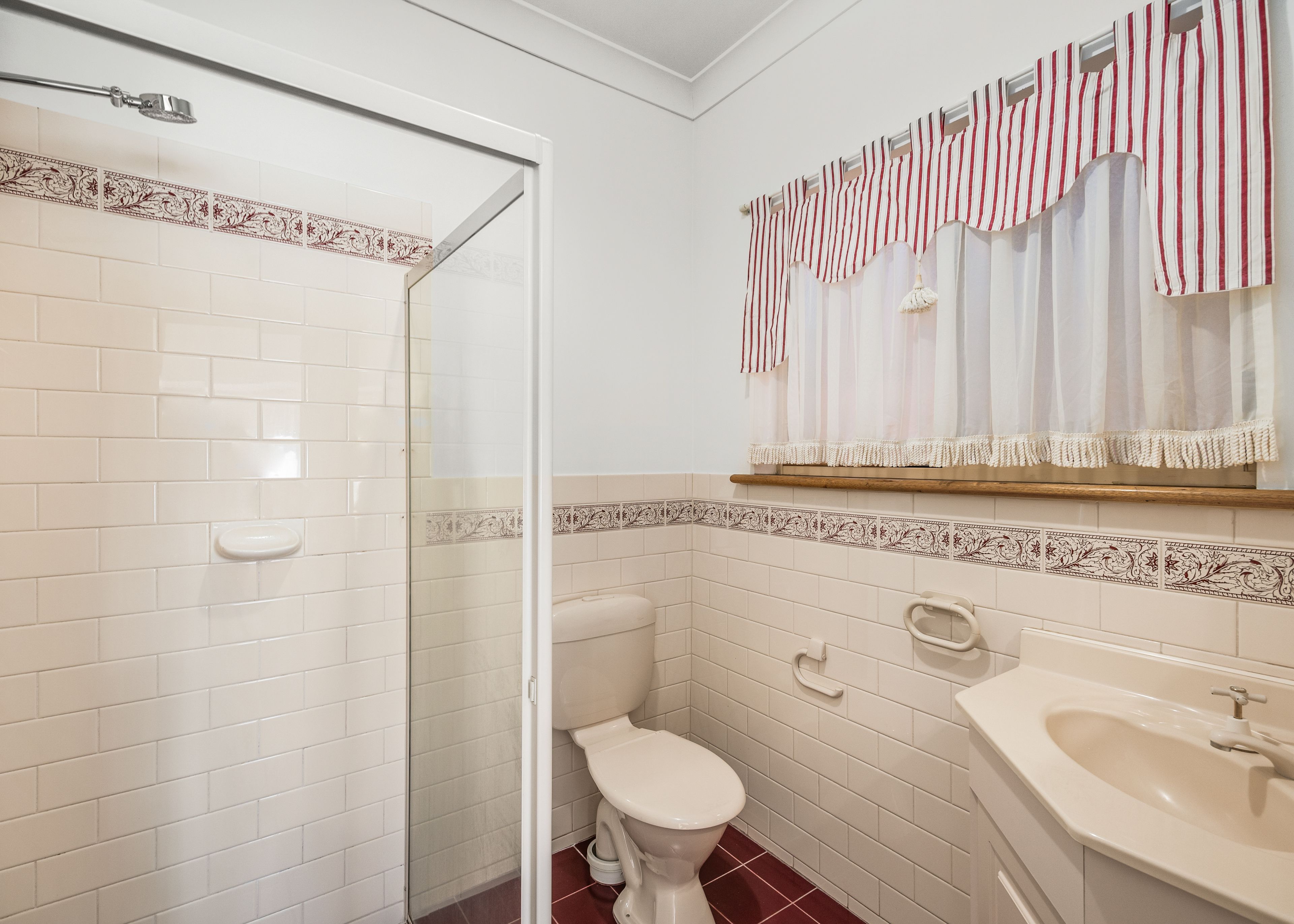 42B Silkes Road — photo 10 of 17
