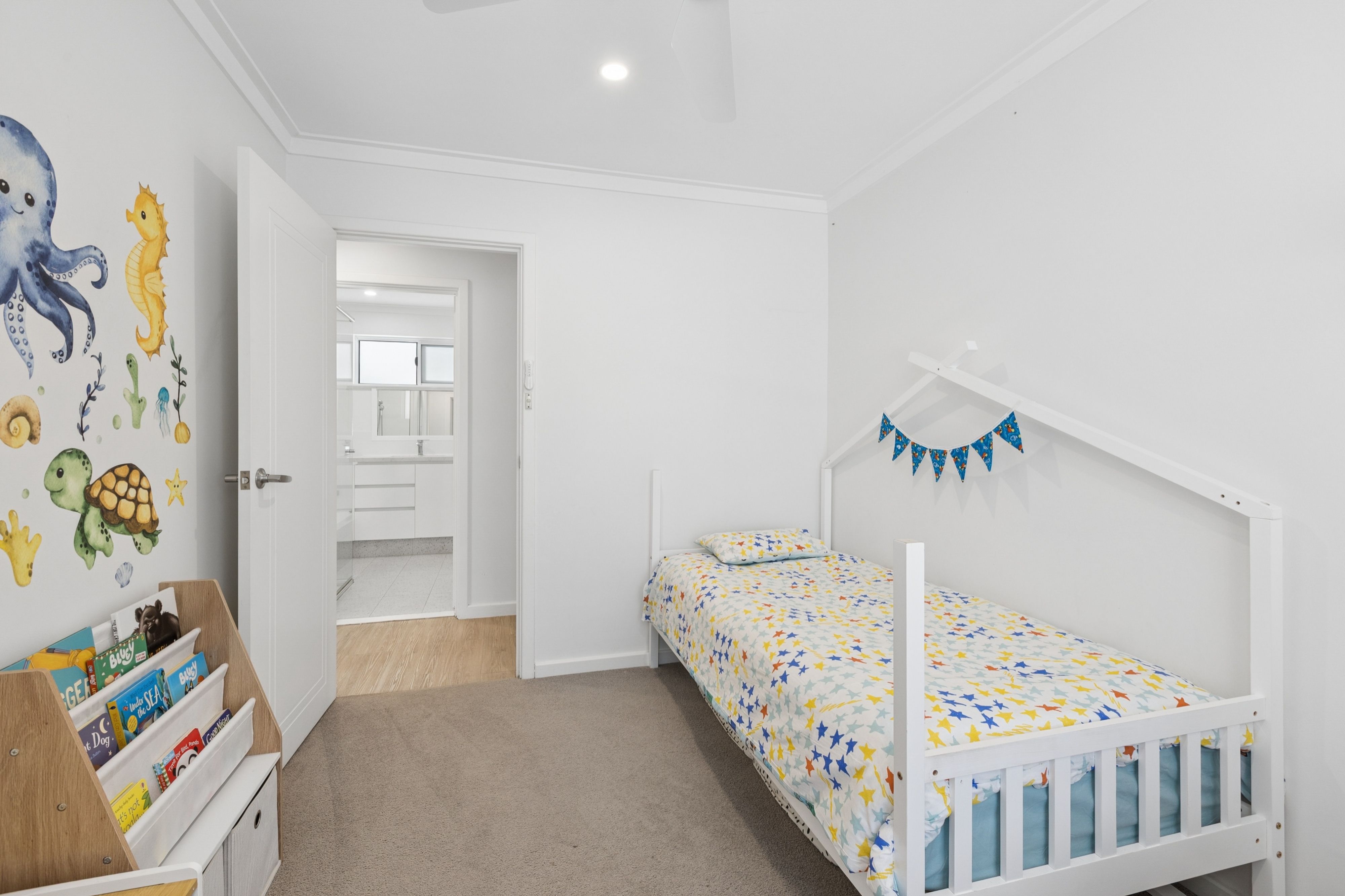 33 Felstead Crescent — photo 17 of 28