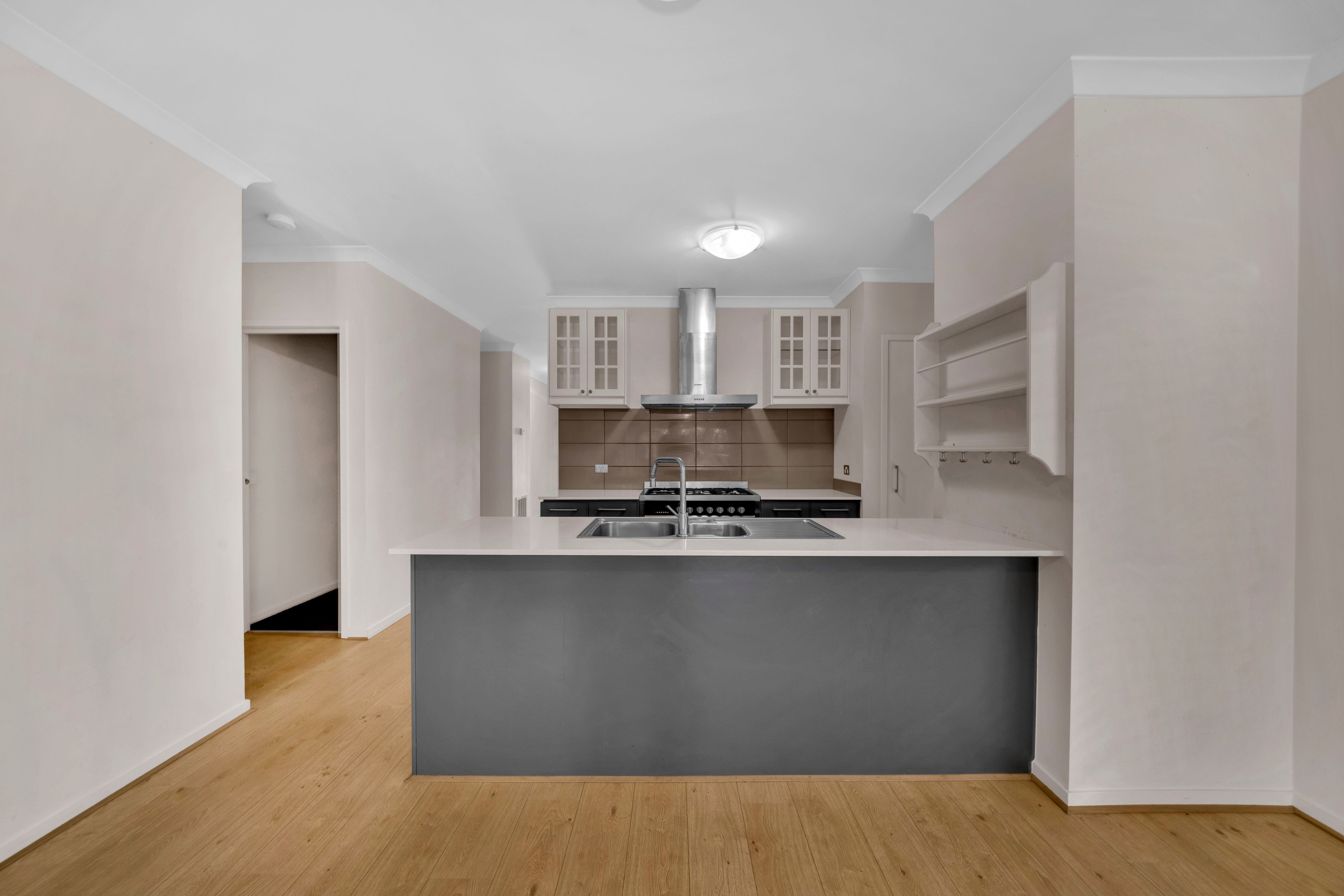28 Lockhart Street — photo 4 of 17