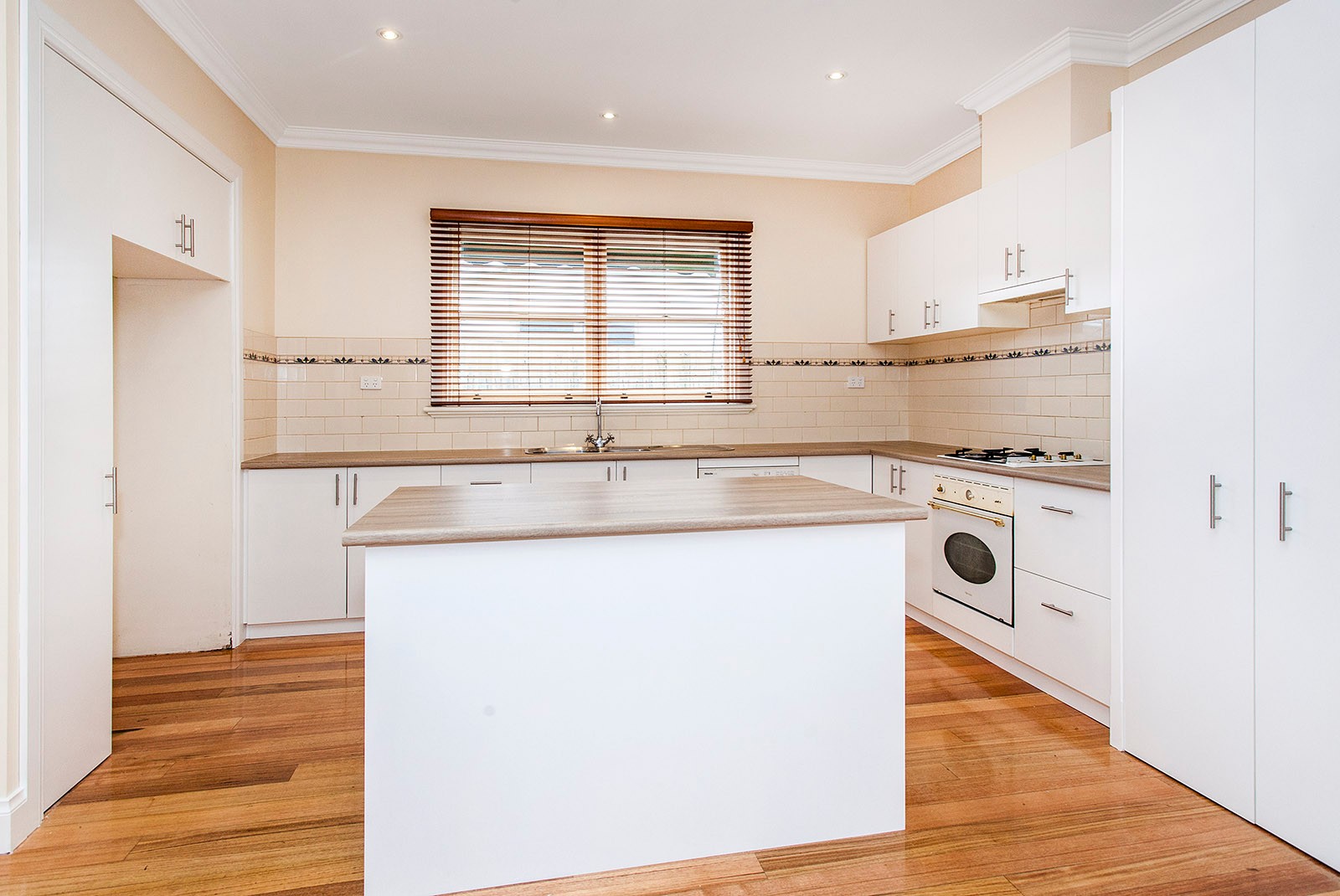 32 Dallas Avenue, Hughesdale, VIC 3166