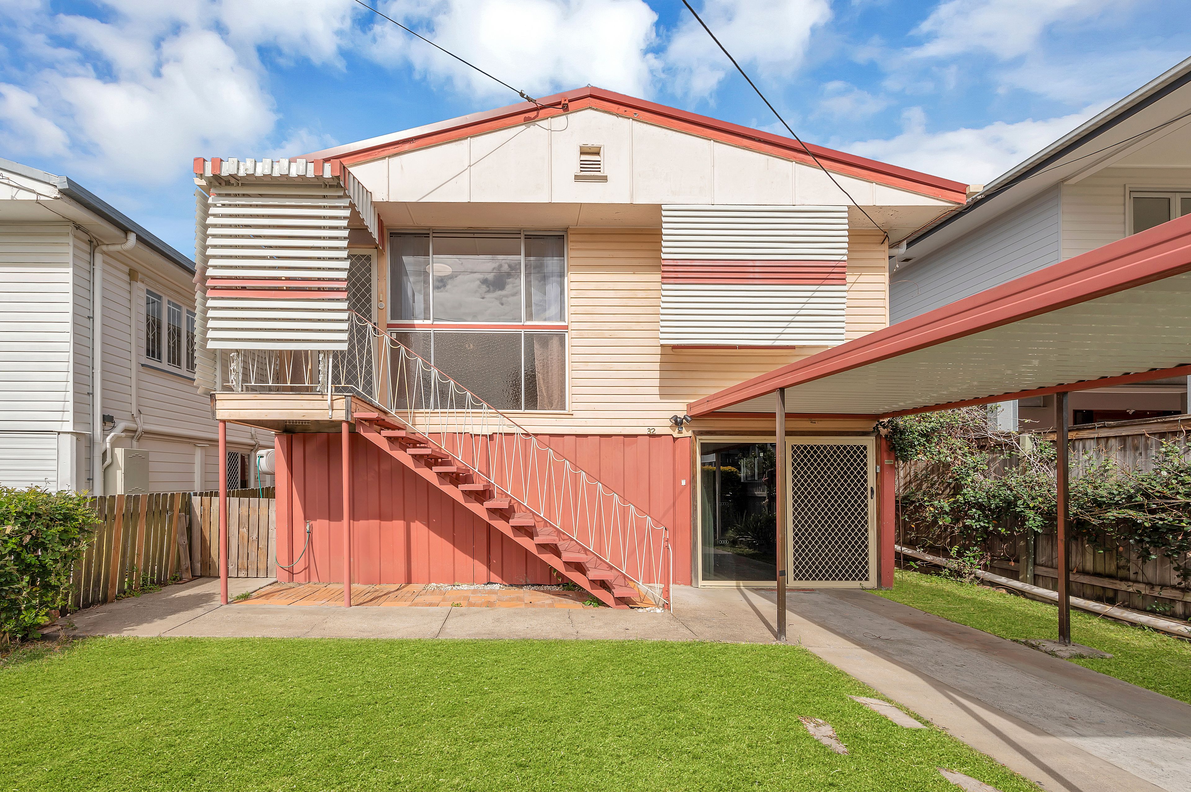 32 Byron Street