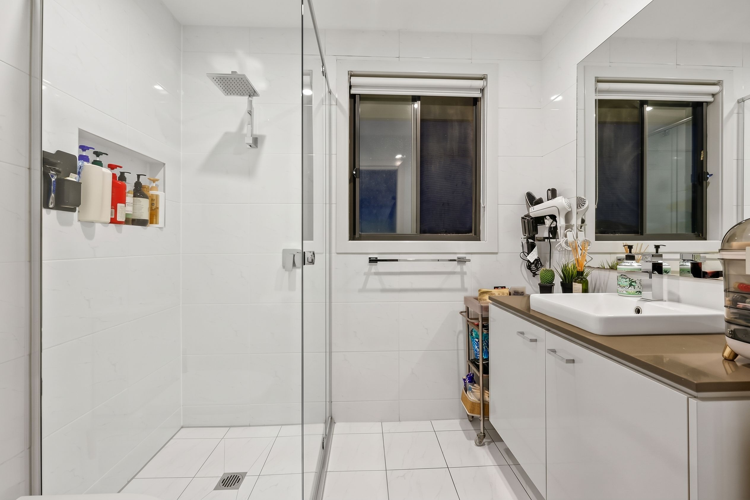 Immaculately Designed, Spacious Family Home on a Generous 416 sqm Block Of Land! — photo 13 of 17