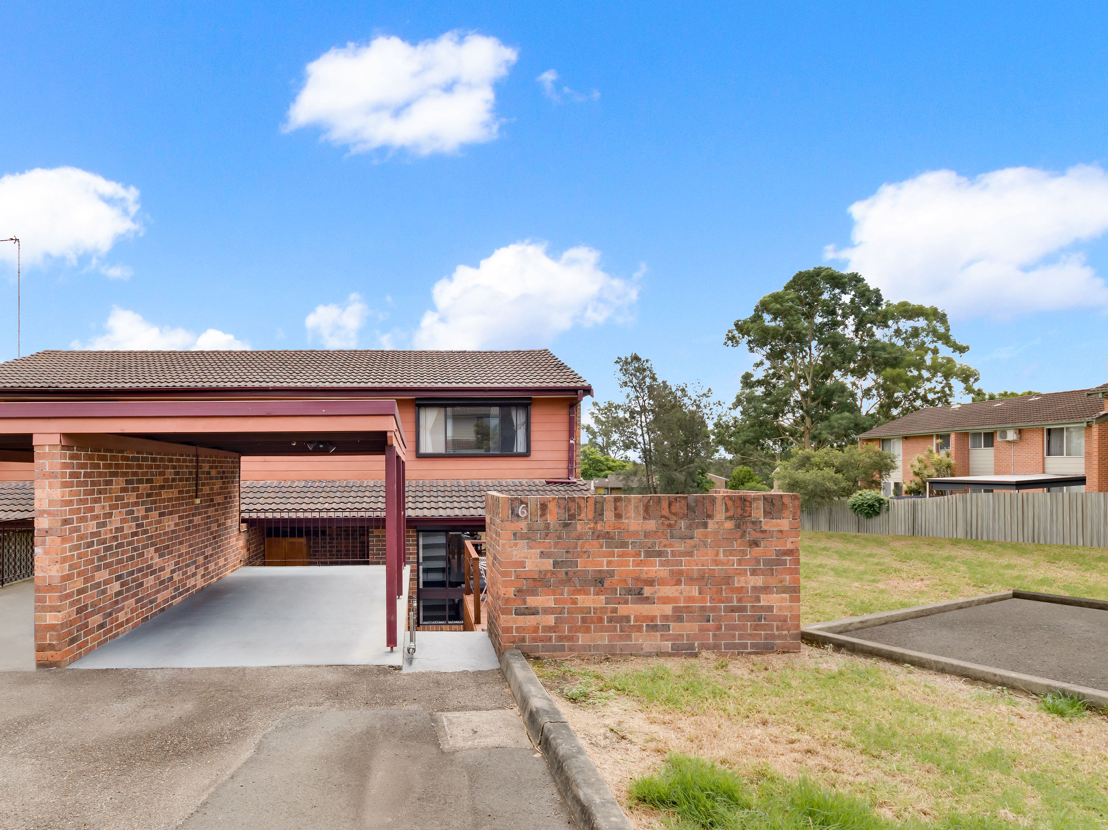 6 Jacquinot Place, Glenfield NSW 2167
