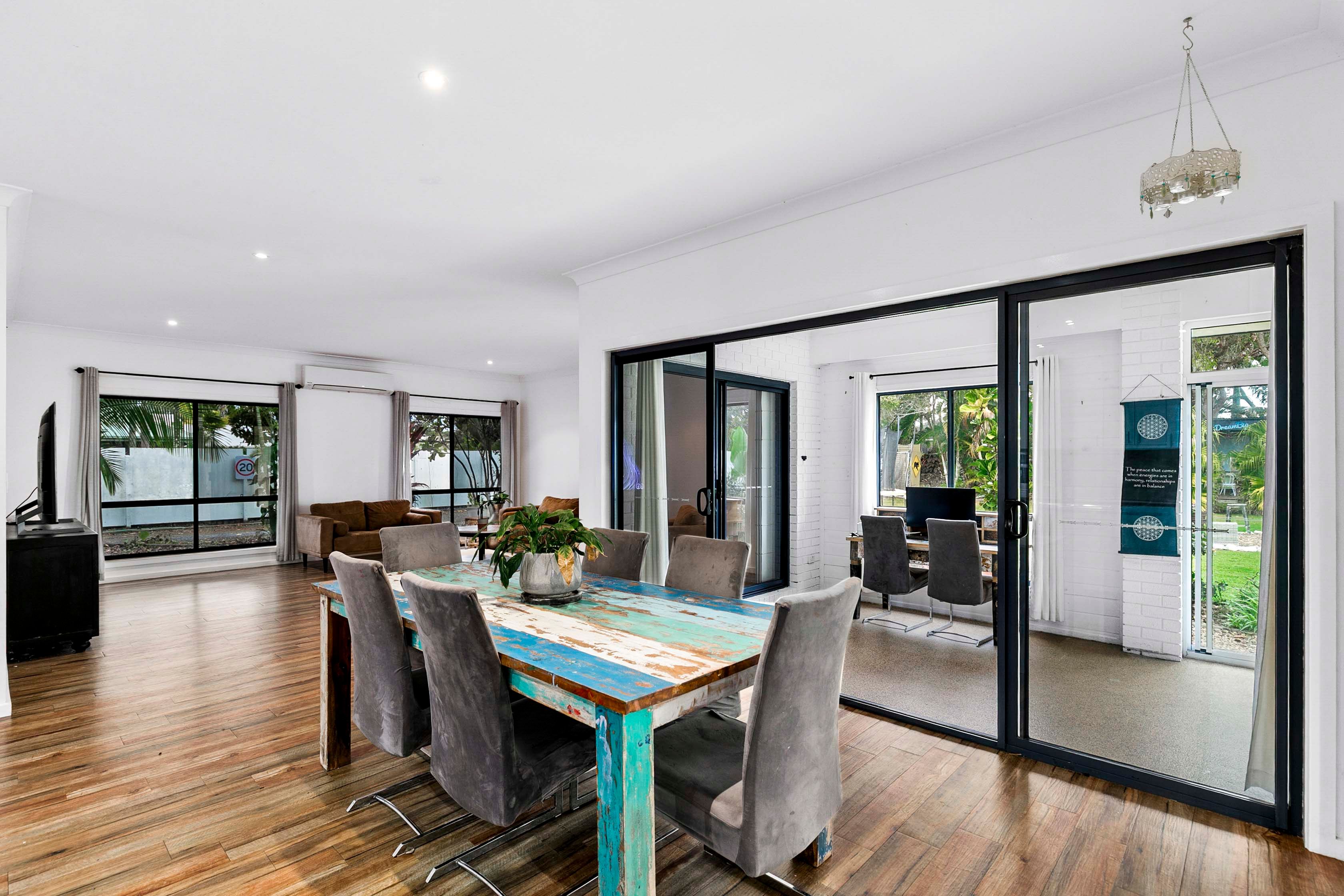 15 Amstal Avenue — photo 8 of 28